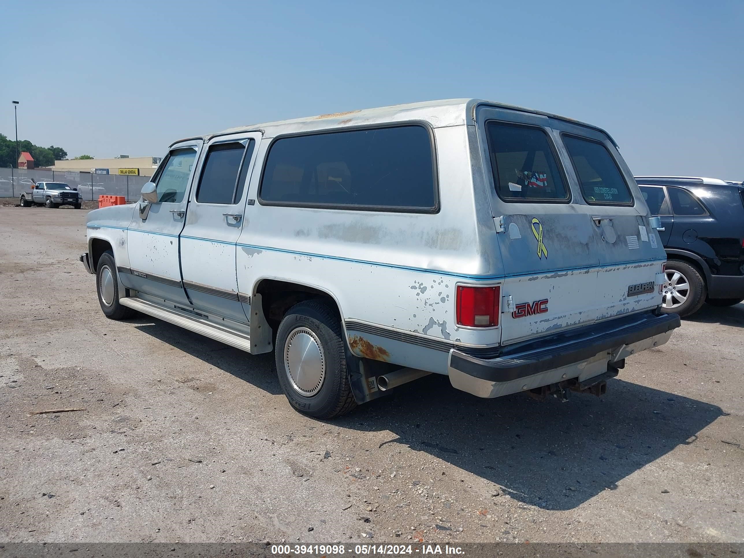 Photo 2 VIN: 1GKER16K6LF512460 - GMC SUBURBAN 