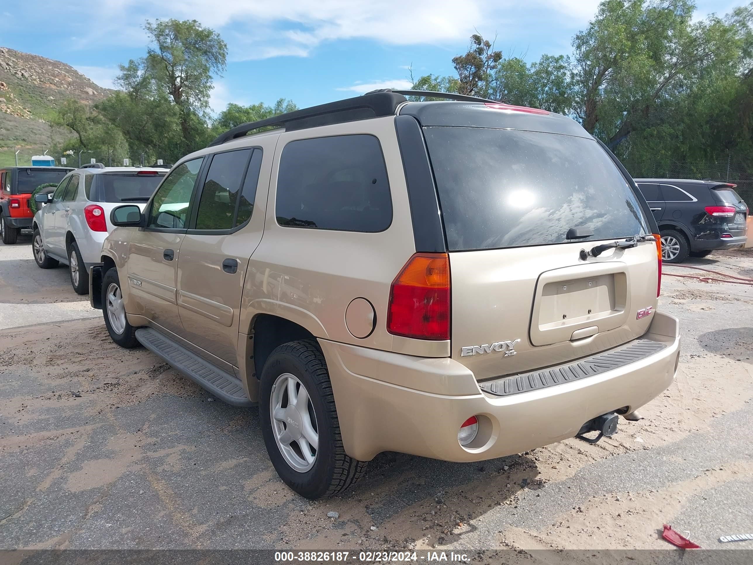 Photo 2 VIN: 1GKES16P246161693 - GMC ENVOY 