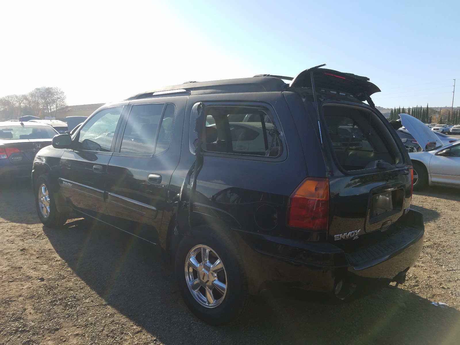 Photo 2 VIN: 1GKES16S046192932 - GMC ENVOY XL 