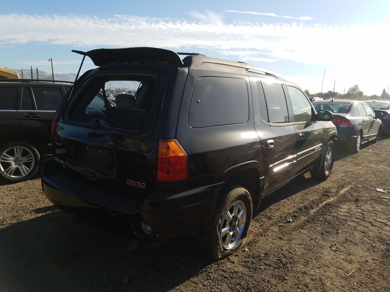 Photo 3 VIN: 1GKES16S046192932 - GMC ENVOY XL 