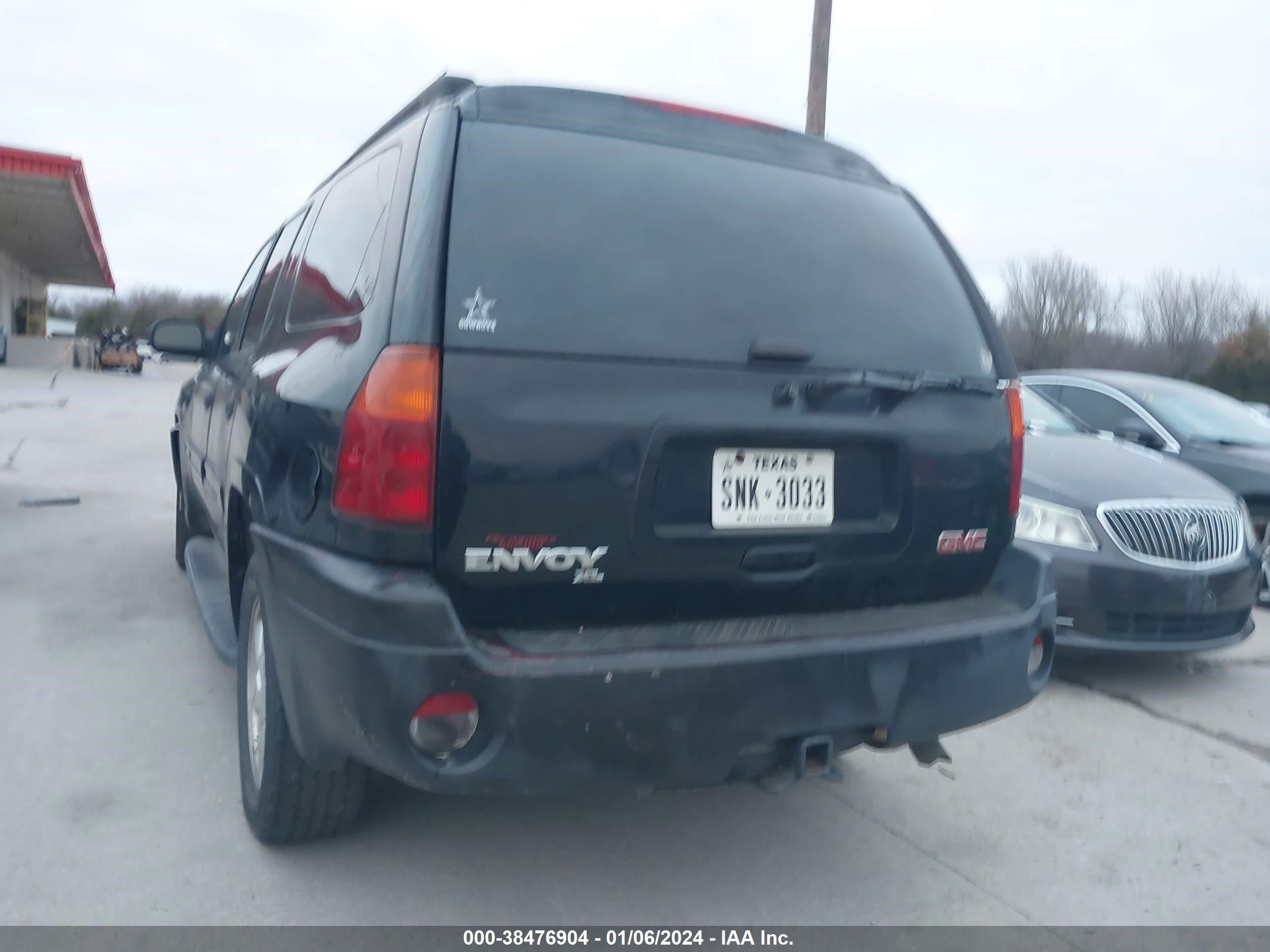 Photo 2 VIN: 1GKES16S056182712 - GMC ENVOY 