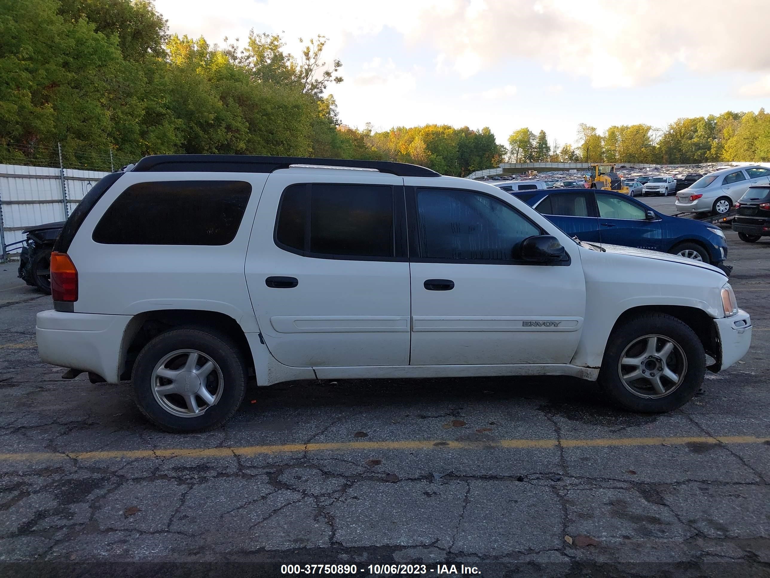 Photo 12 VIN: 1GKES16S056182905 - GMC ENVOY 