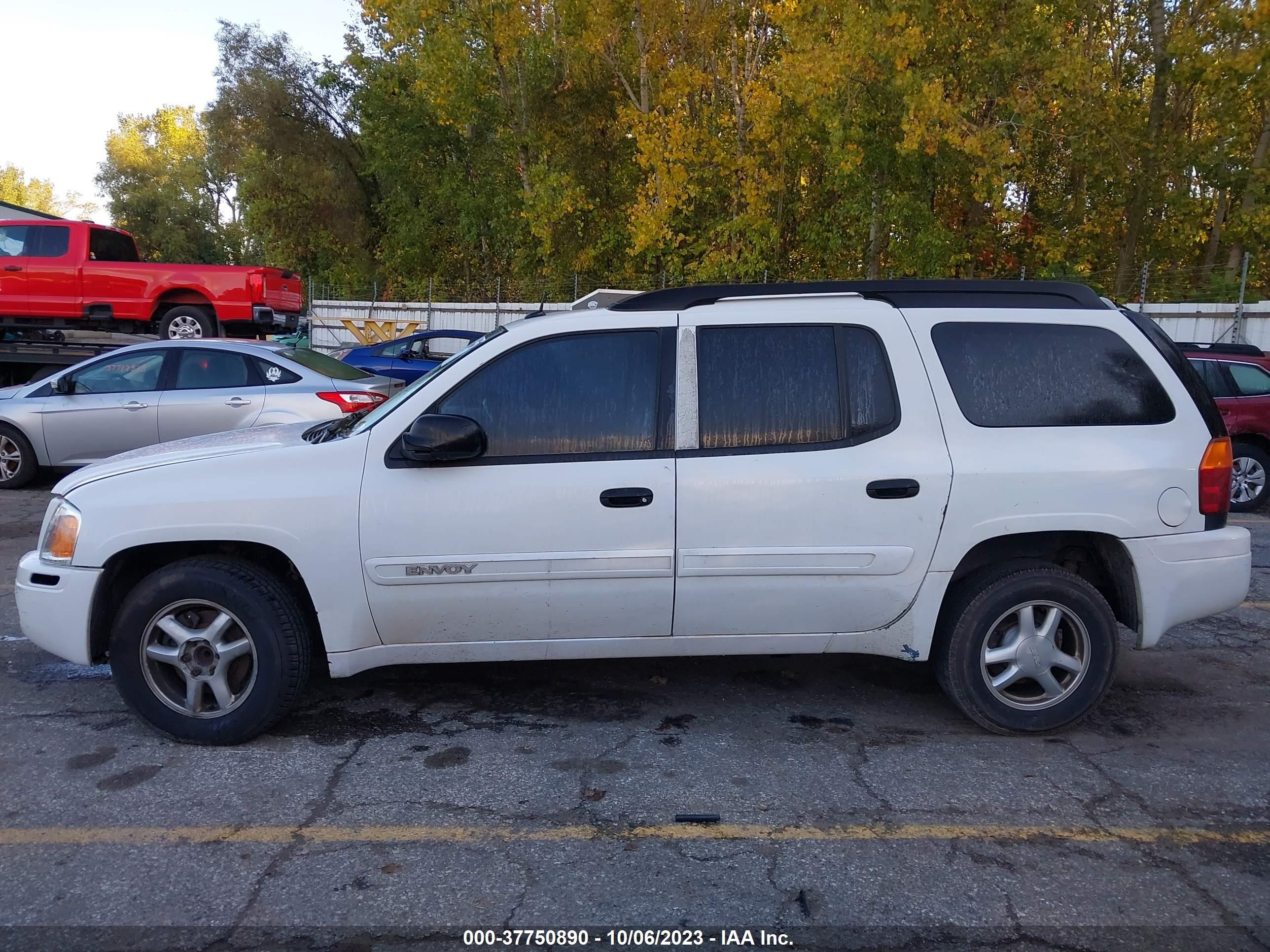 Photo 13 VIN: 1GKES16S056182905 - GMC ENVOY 