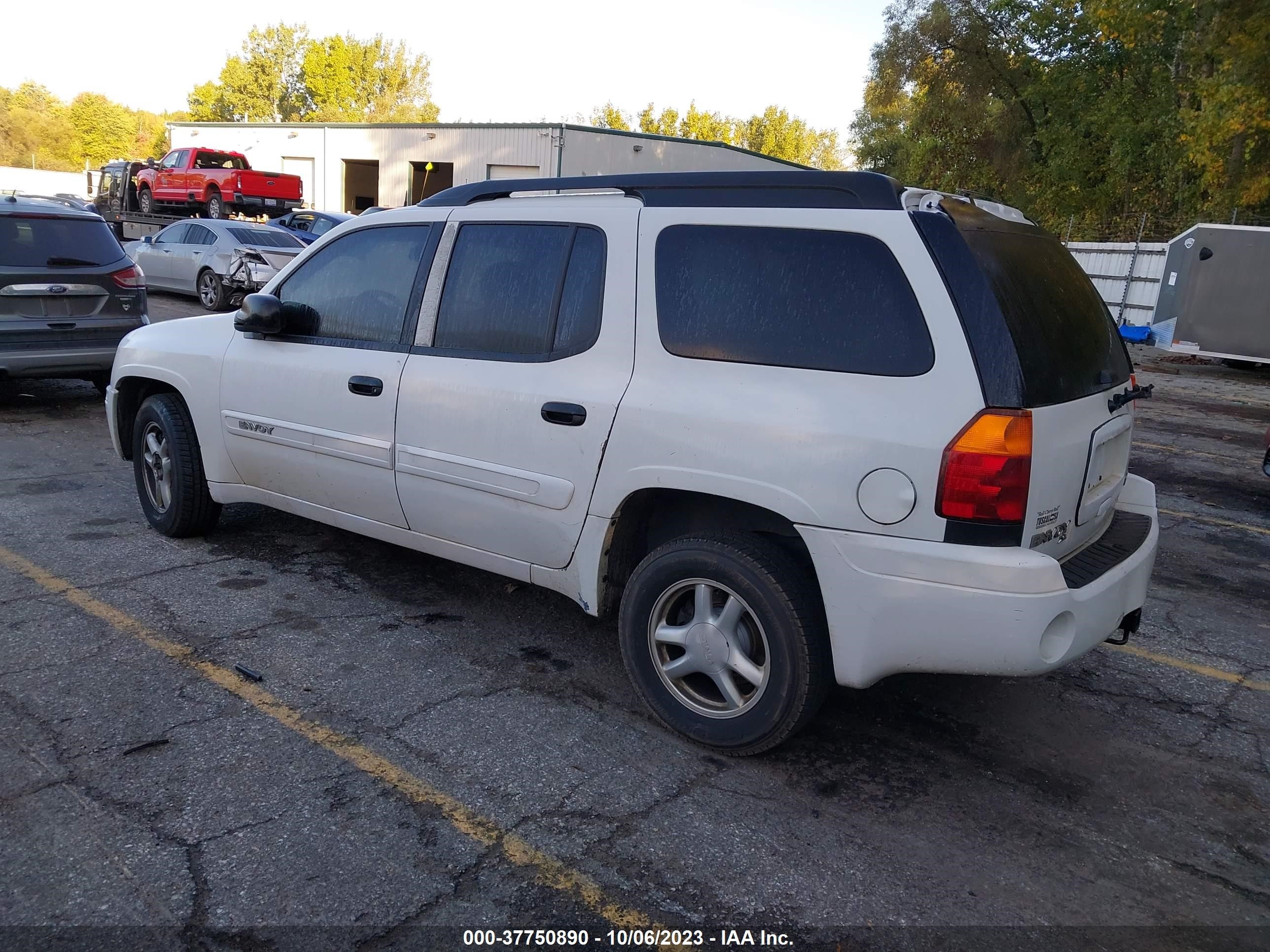 Photo 2 VIN: 1GKES16S056182905 - GMC ENVOY 