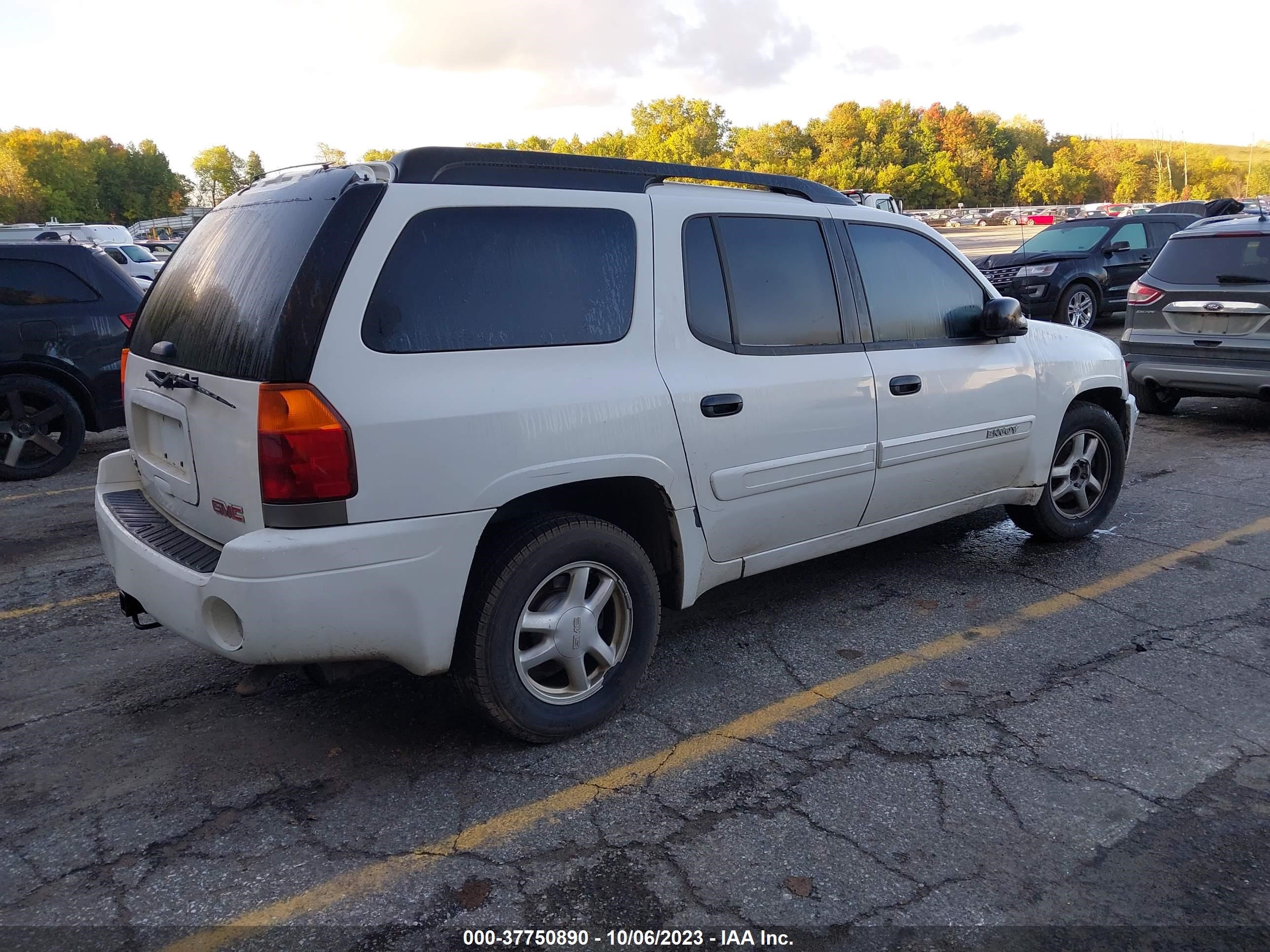 Photo 3 VIN: 1GKES16S056182905 - GMC ENVOY 