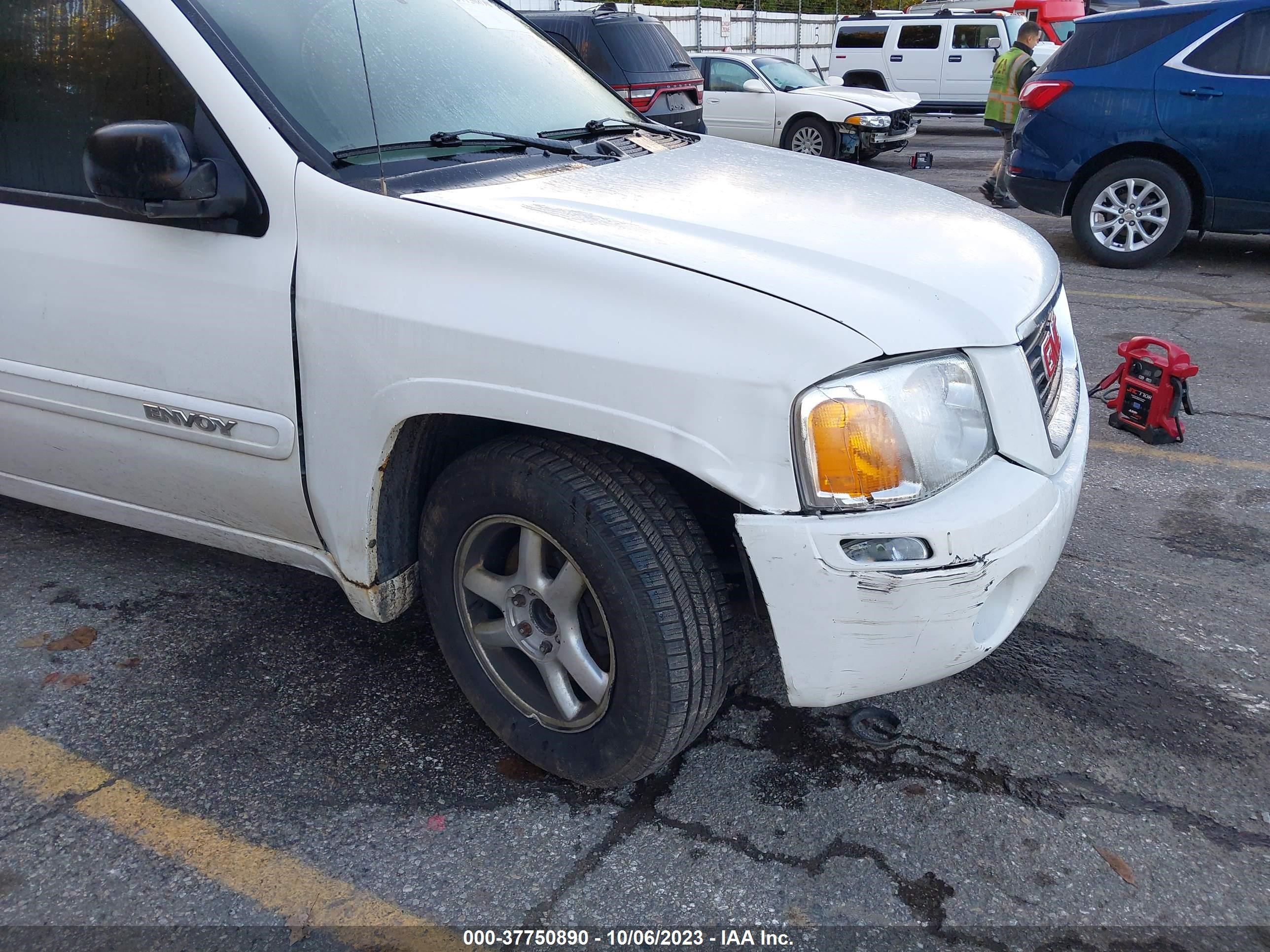 Photo 5 VIN: 1GKES16S056182905 - GMC ENVOY 