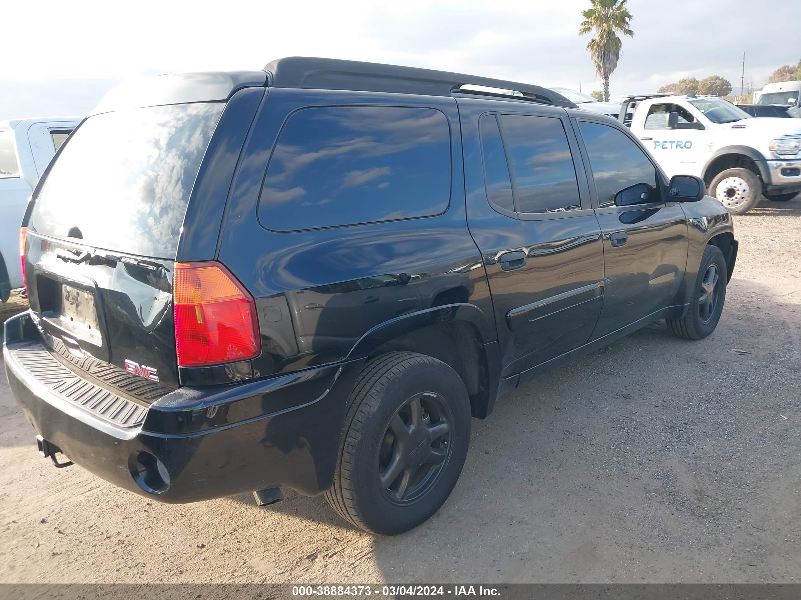 Photo 3 VIN: 1GKES16S356123525 - GMC ENVOY 