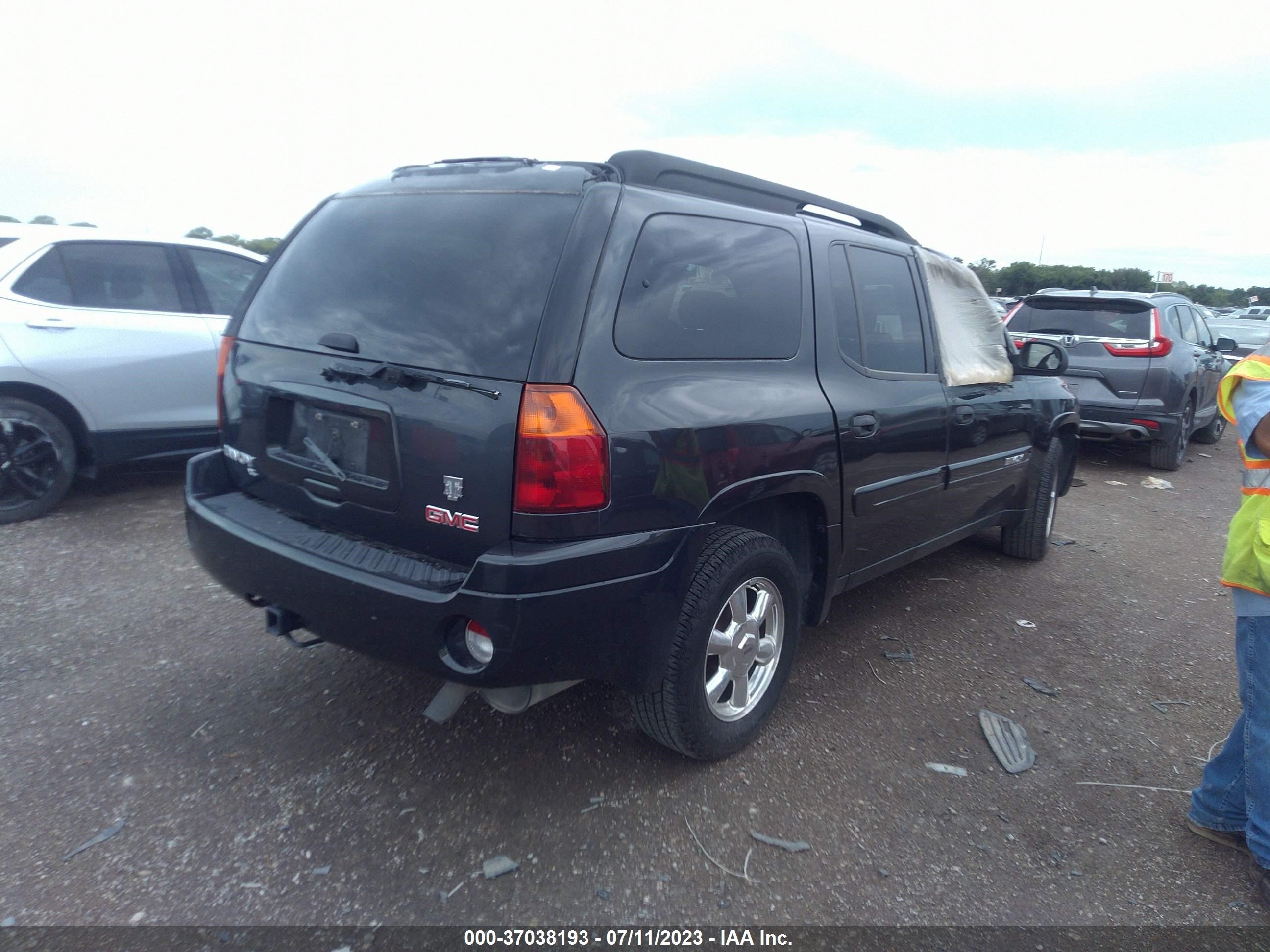 Photo 3 VIN: 1GKES16S446238455 - GMC ENVOY 