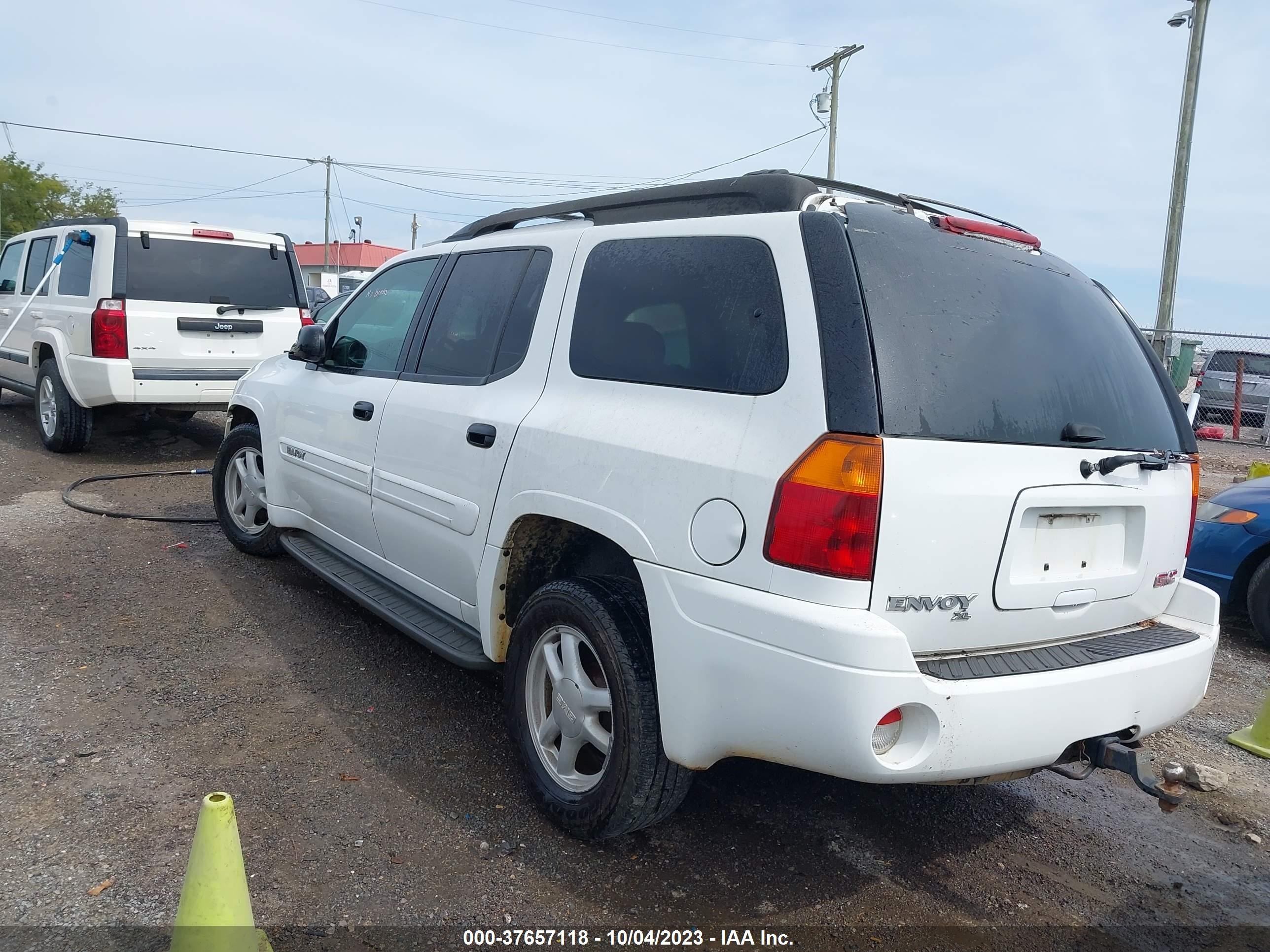 Photo 2 VIN: 1GKES16S946162568 - GMC ENVOY 