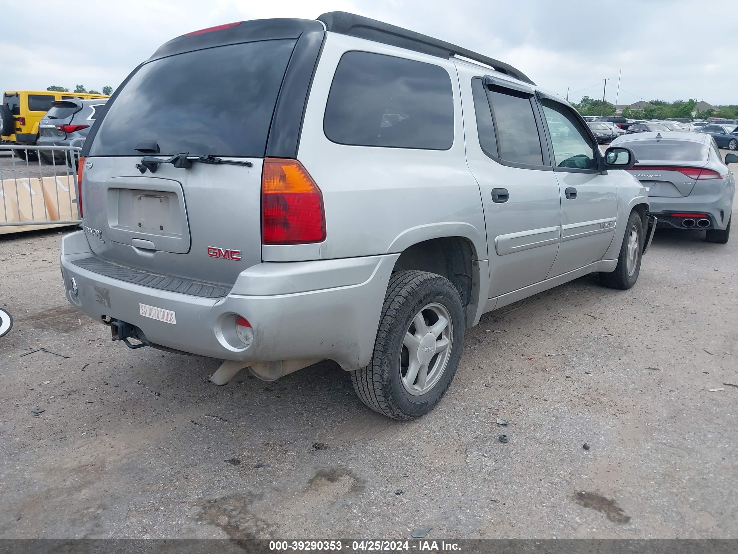 Photo 3 VIN: 1GKES16S956116837 - GMC ENVOY 