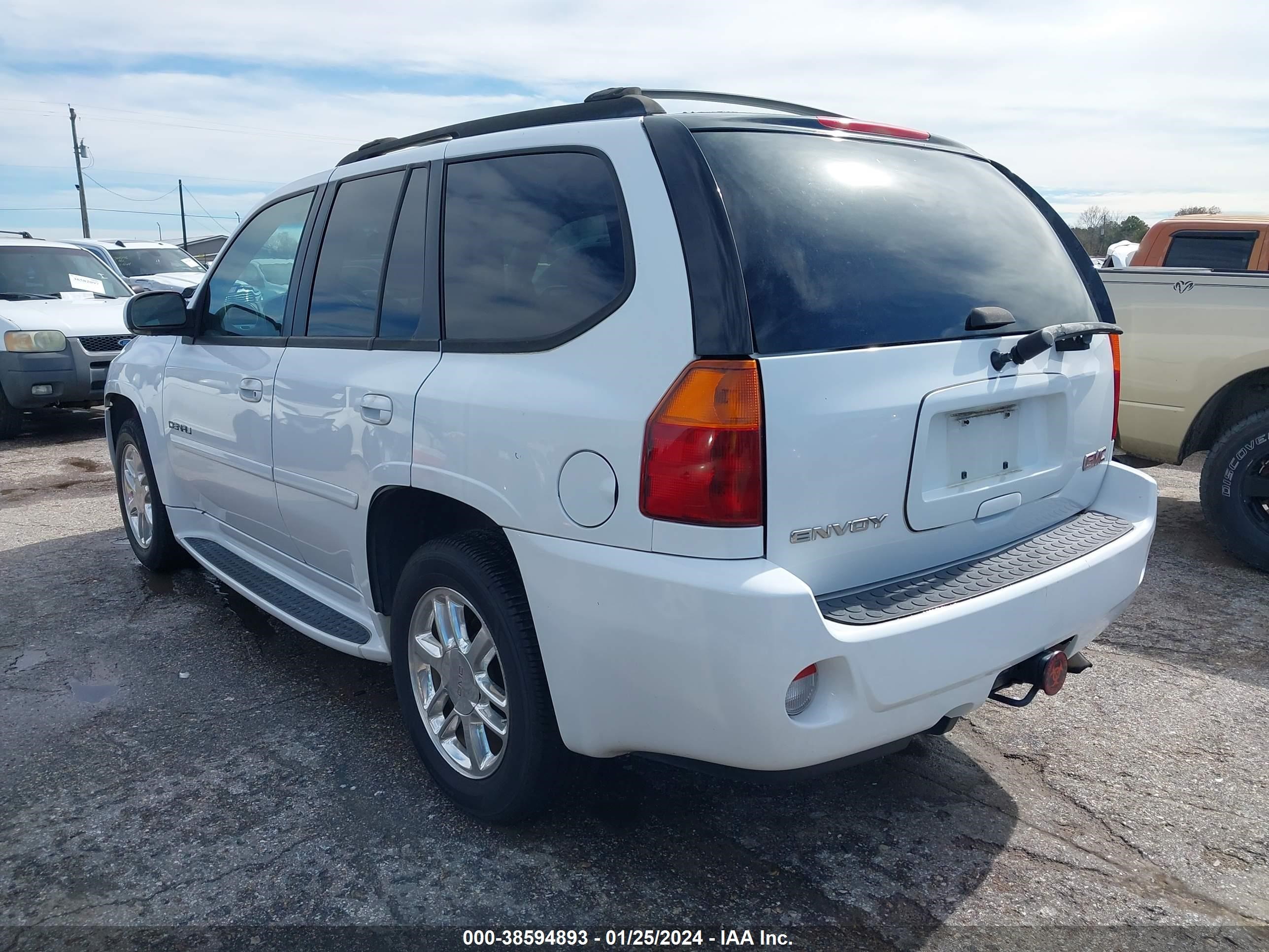 Photo 2 VIN: 1GKES63M172163700 - GMC ENVOY 