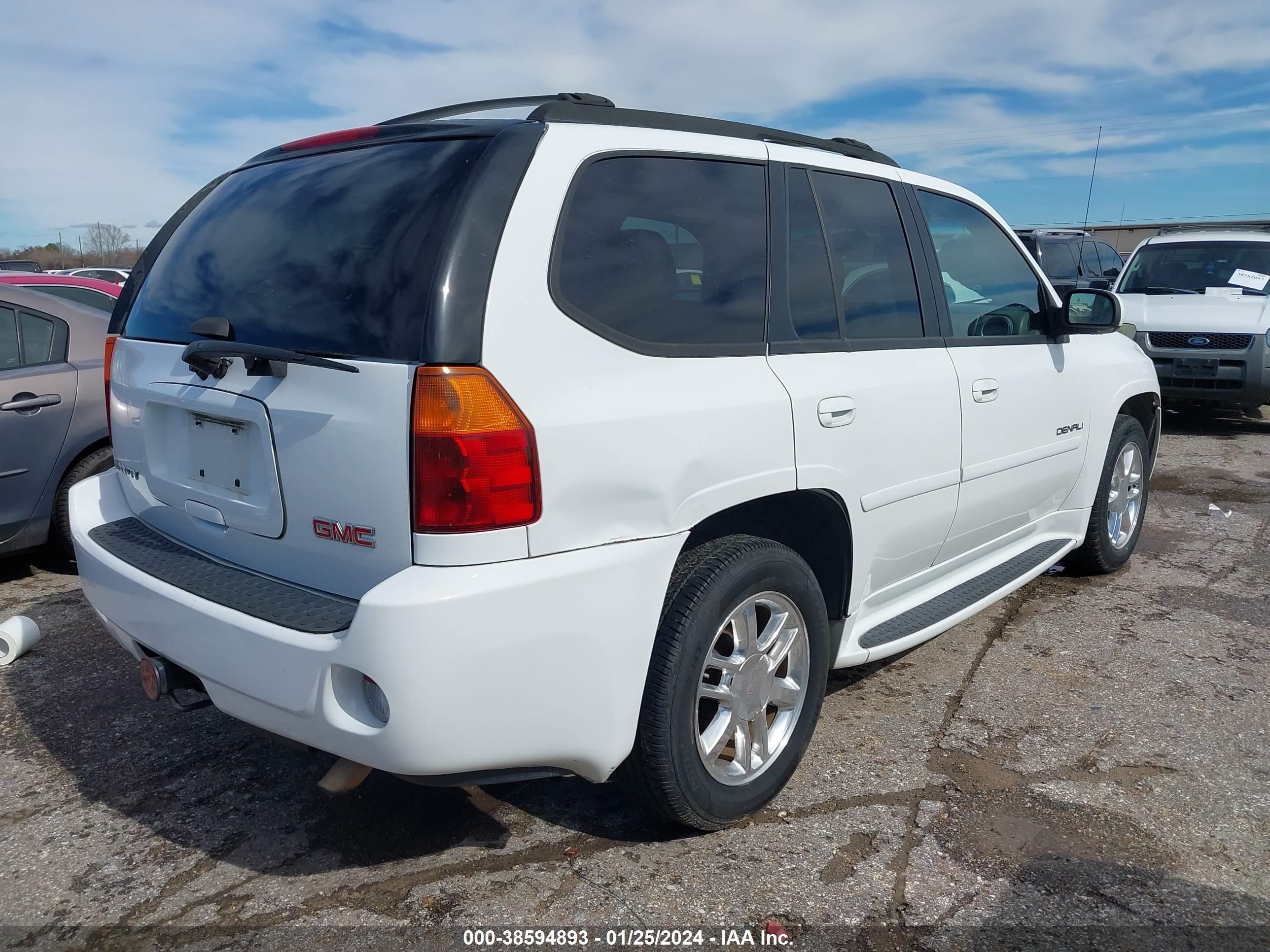 Photo 3 VIN: 1GKES63M172163700 - GMC ENVOY 