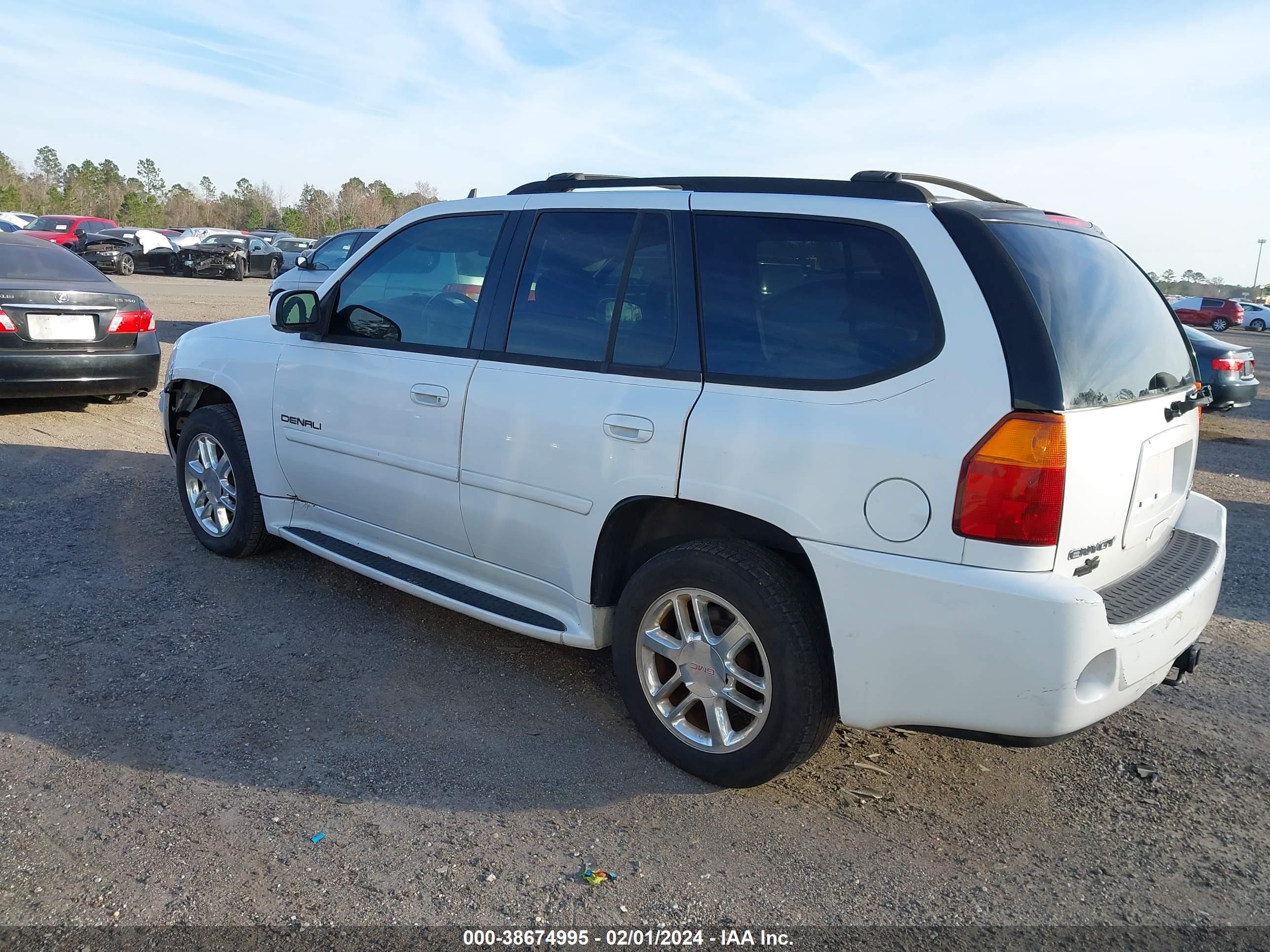 Photo 2 VIN: 1GKES63M362316110 - GMC ENVOY 