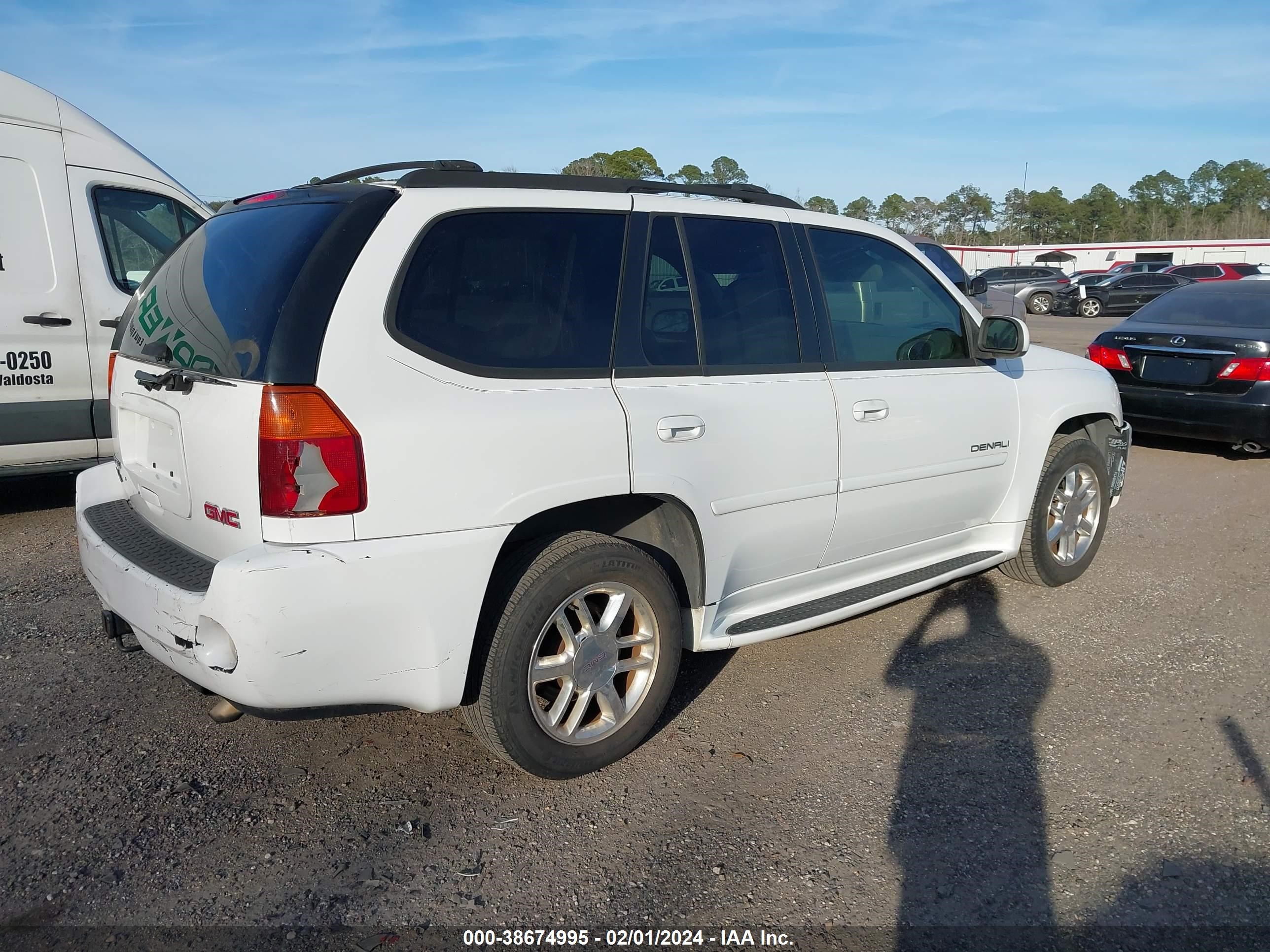 Photo 3 VIN: 1GKES63M362316110 - GMC ENVOY 