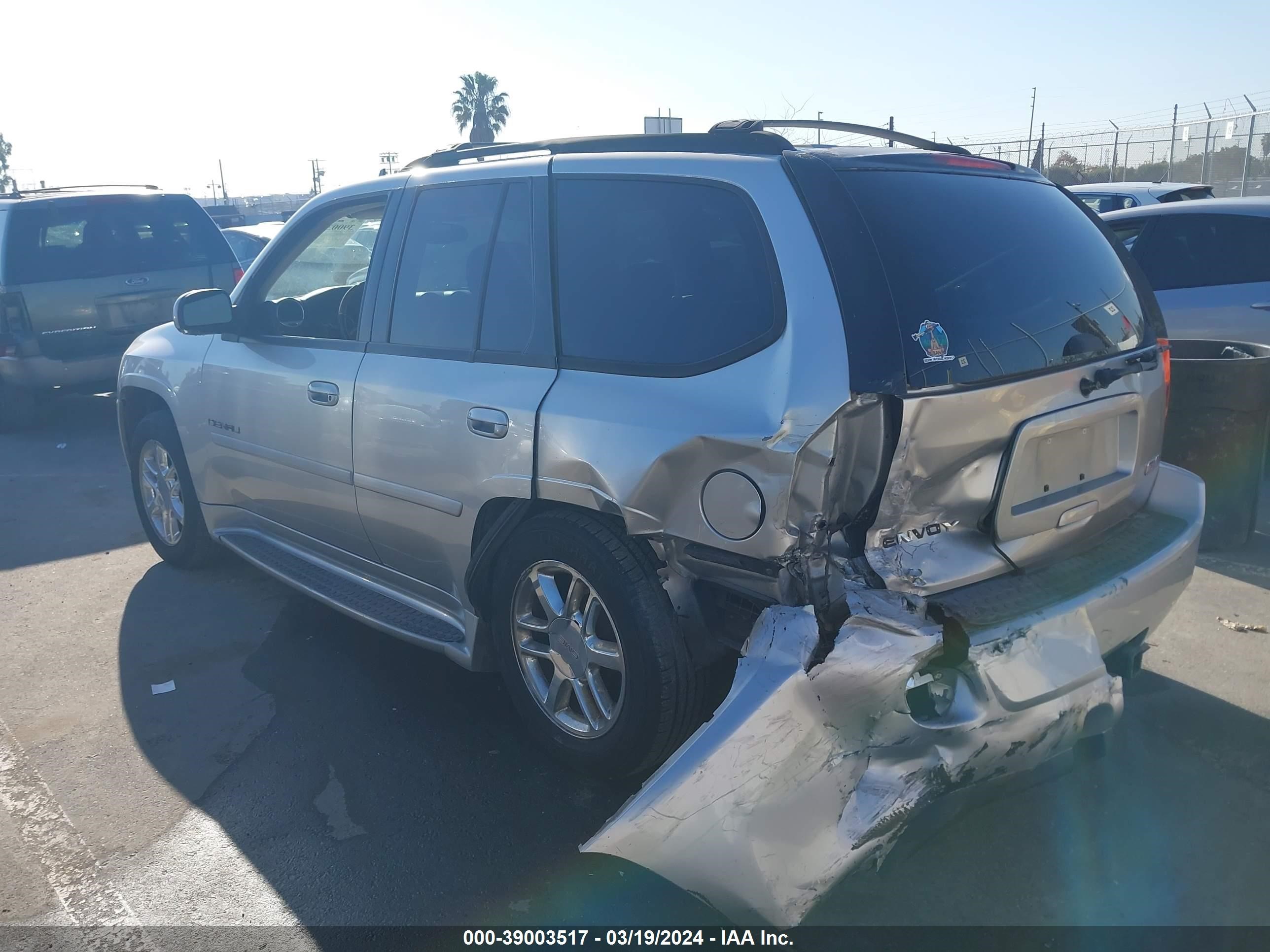 Photo 2 VIN: 1GKES63M462212483 - GMC ENVOY 