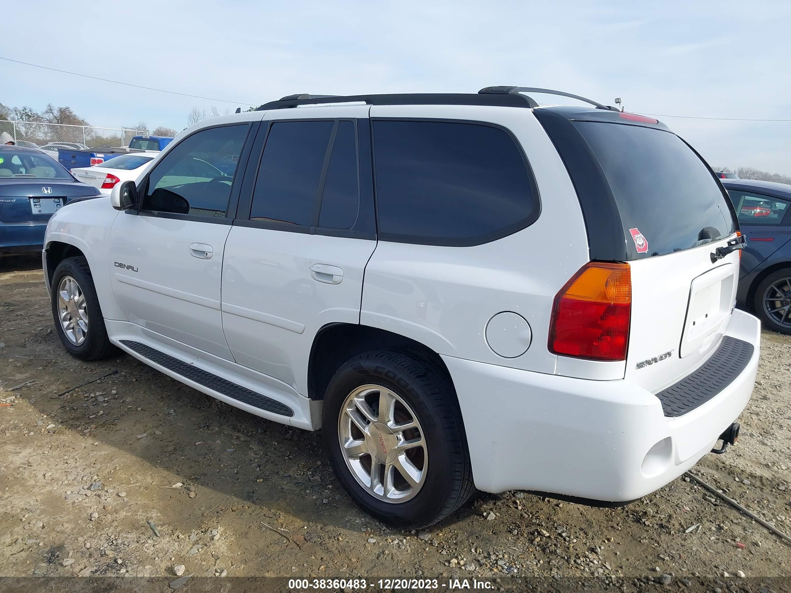 Photo 2 VIN: 1GKES63M862103718 - GMC ENVOY 