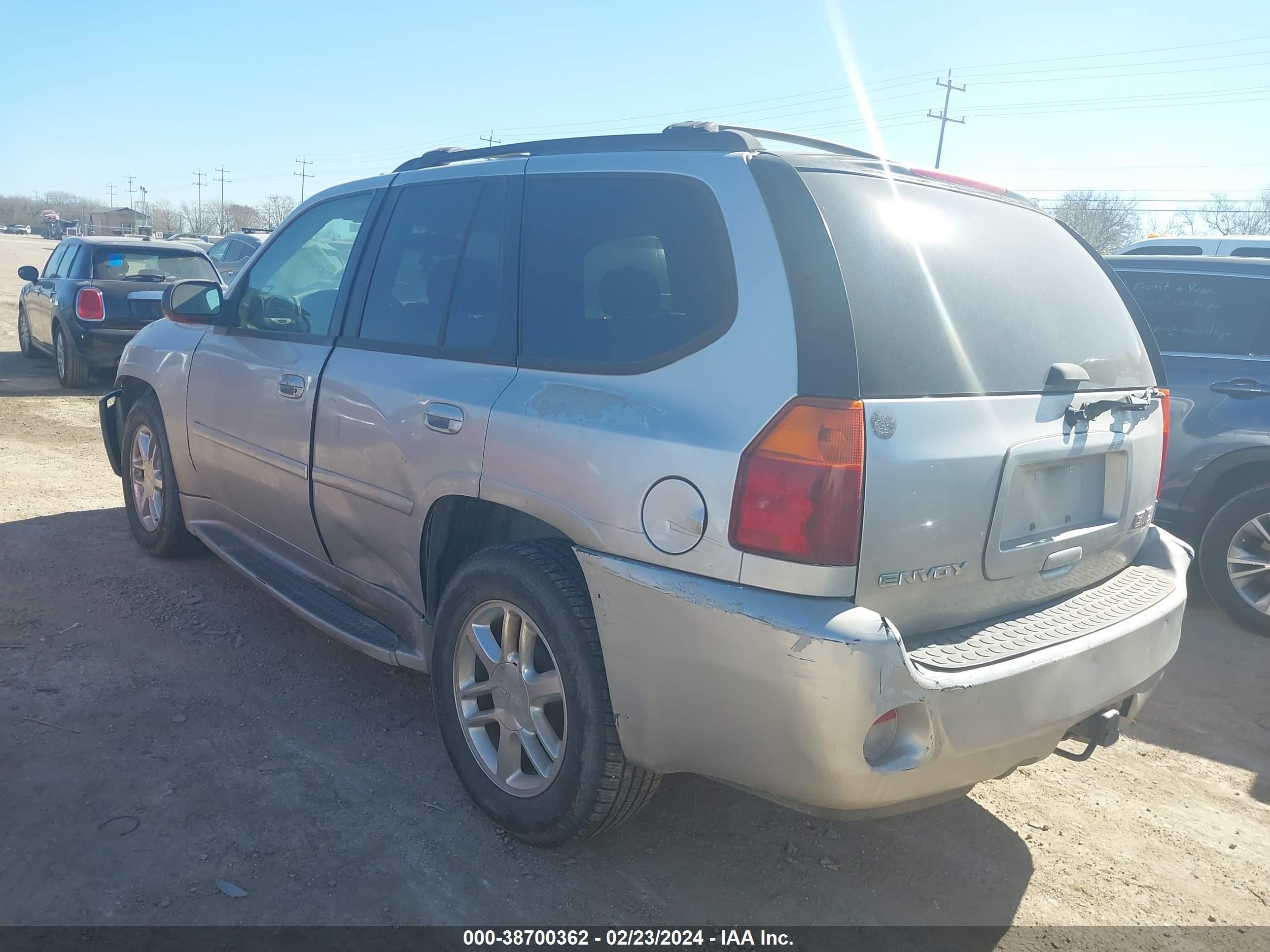 Photo 2 VIN: 1GKES63M862312540 - GMC ENVOY 