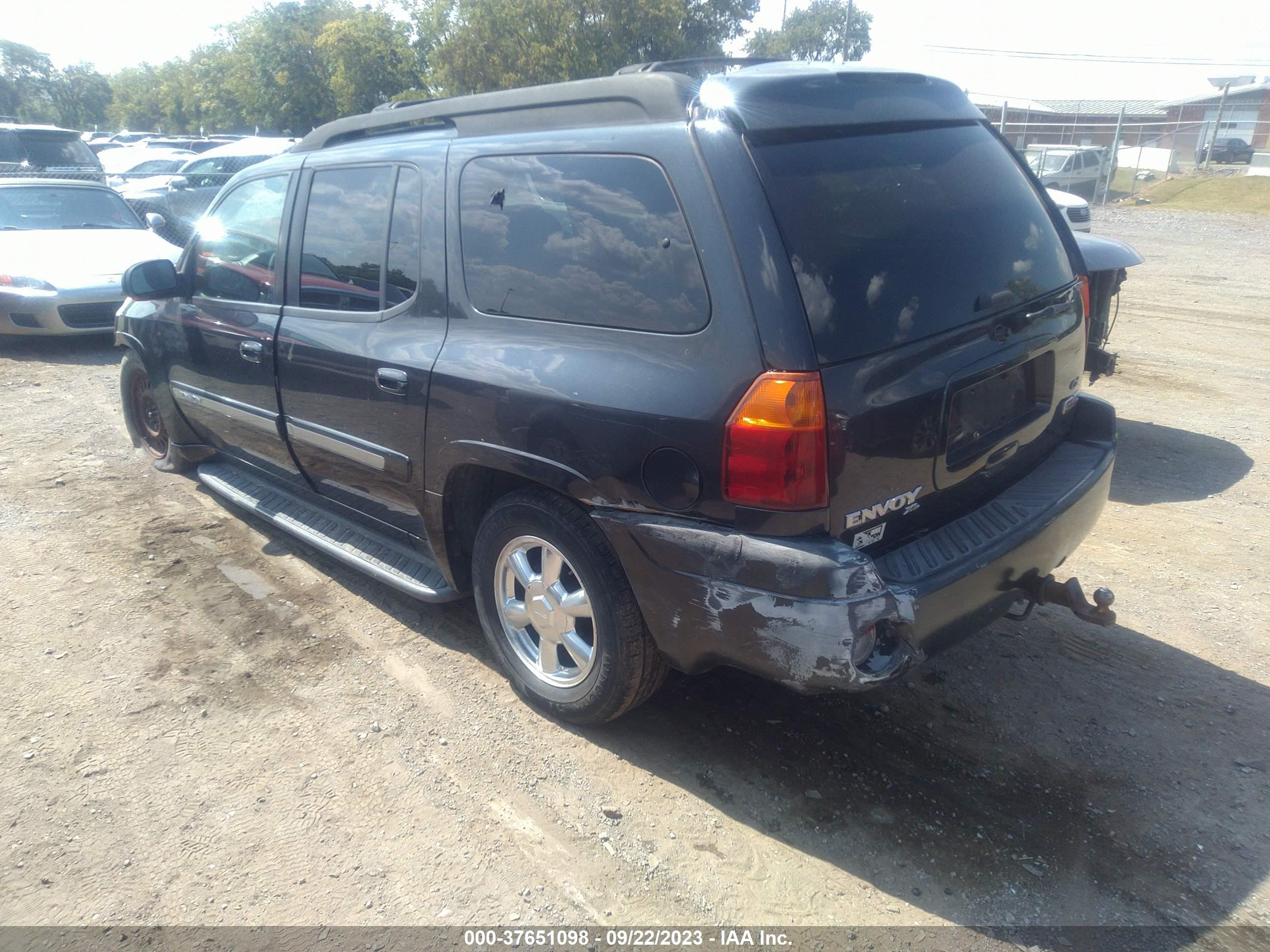 Photo 2 VIN: 1GKET16S036211197 - GMC ENVOY 