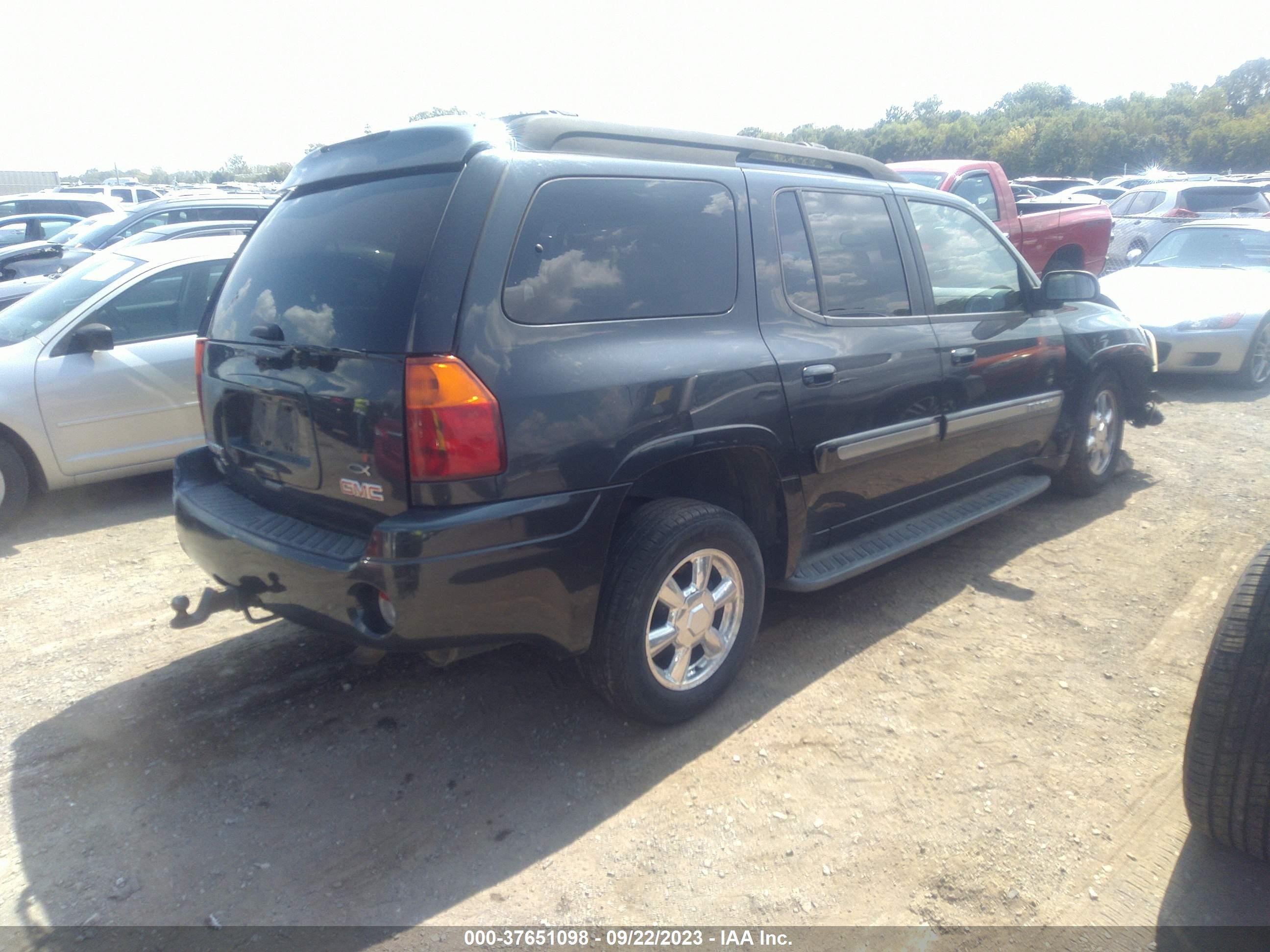 Photo 3 VIN: 1GKET16S036211197 - GMC ENVOY 