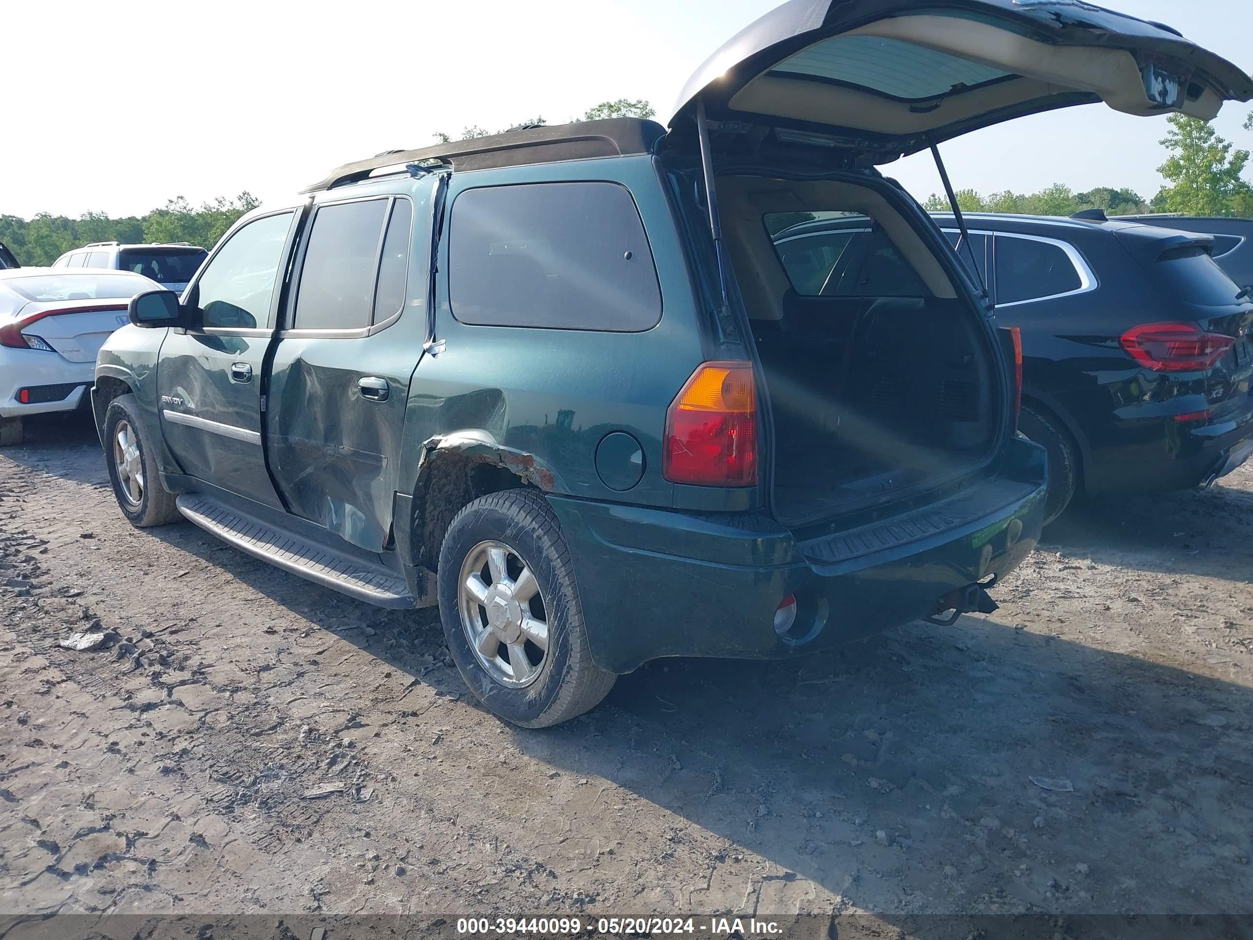 Photo 2 VIN: 1GKET16S066103943 - GMC ENVOY 