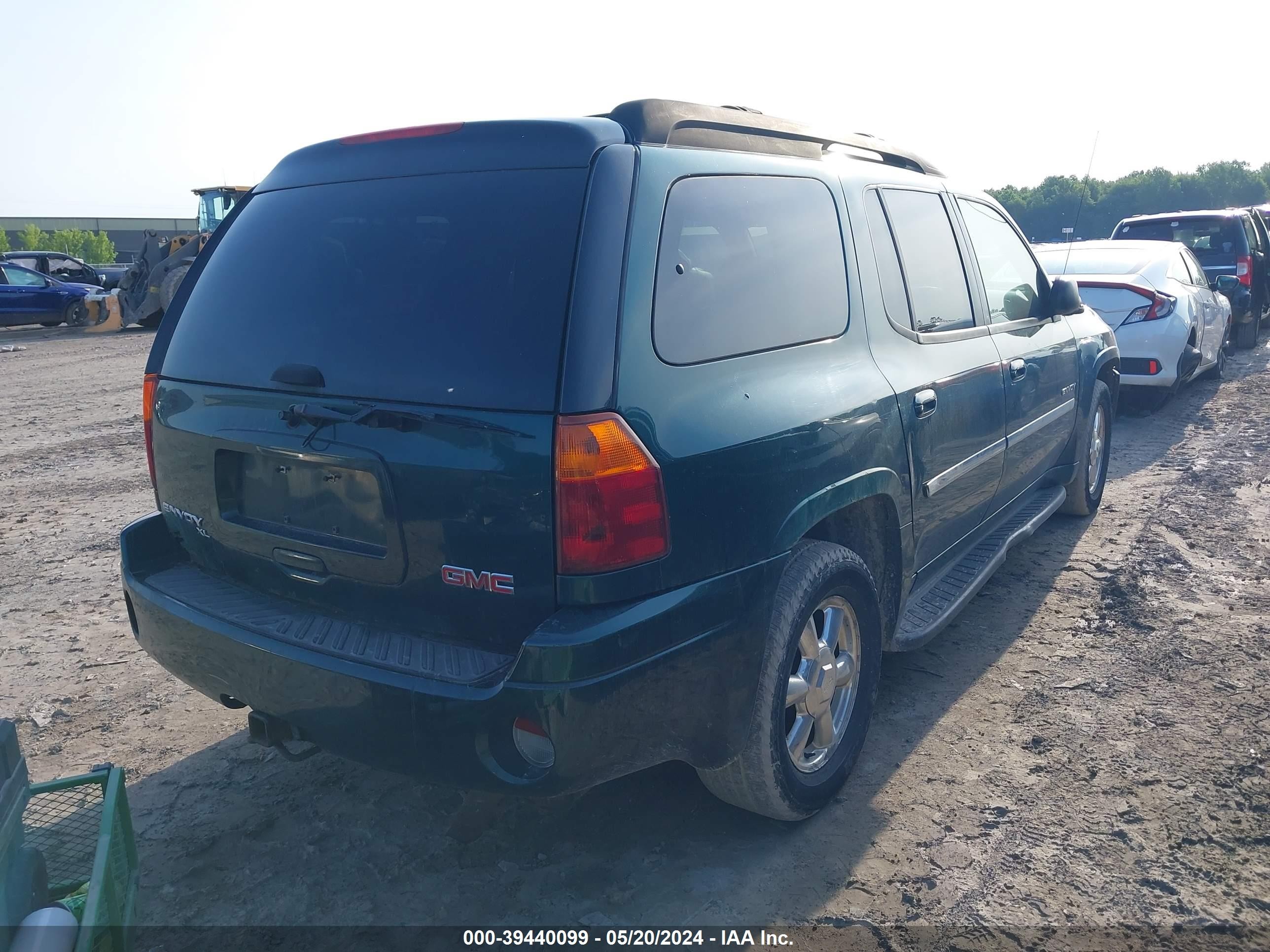 Photo 3 VIN: 1GKET16S066103943 - GMC ENVOY 