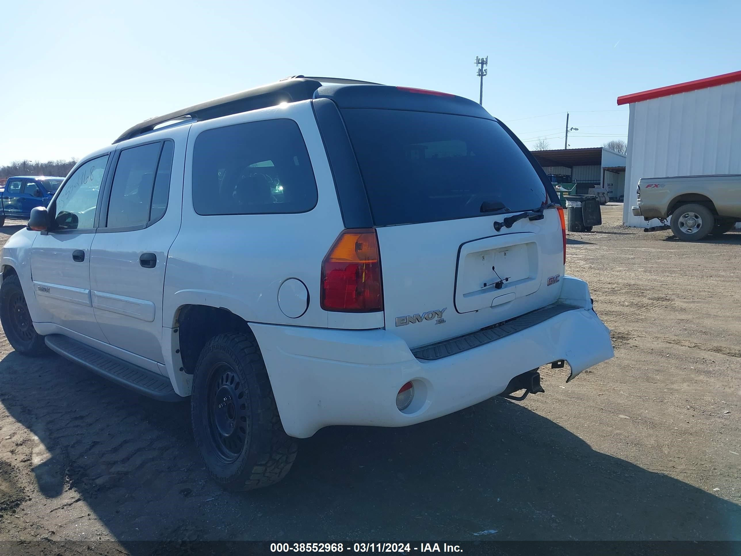 Photo 5 VIN: 1GKET16S156102475 - GMC ENVOY 