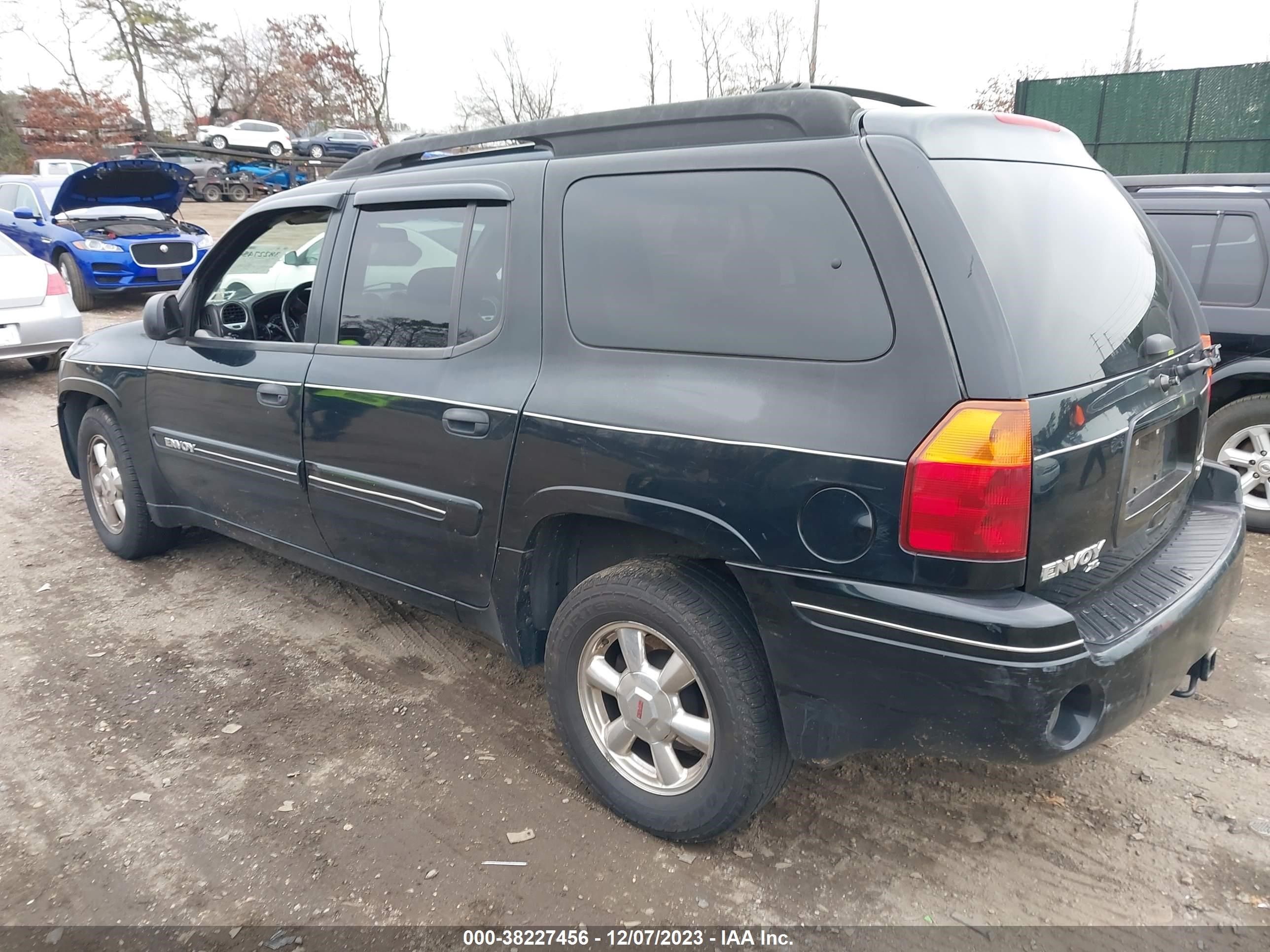 Photo 2 VIN: 1GKET16S846113262 - GMC ENVOY 