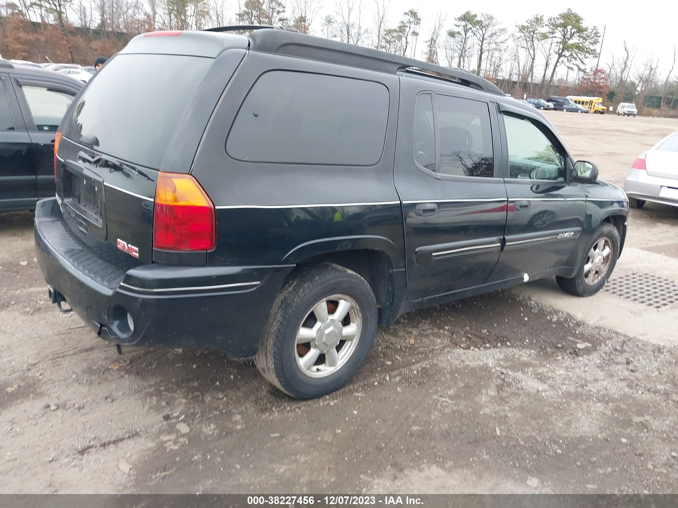 Photo 3 VIN: 1GKET16S846113262 - GMC ENVOY 