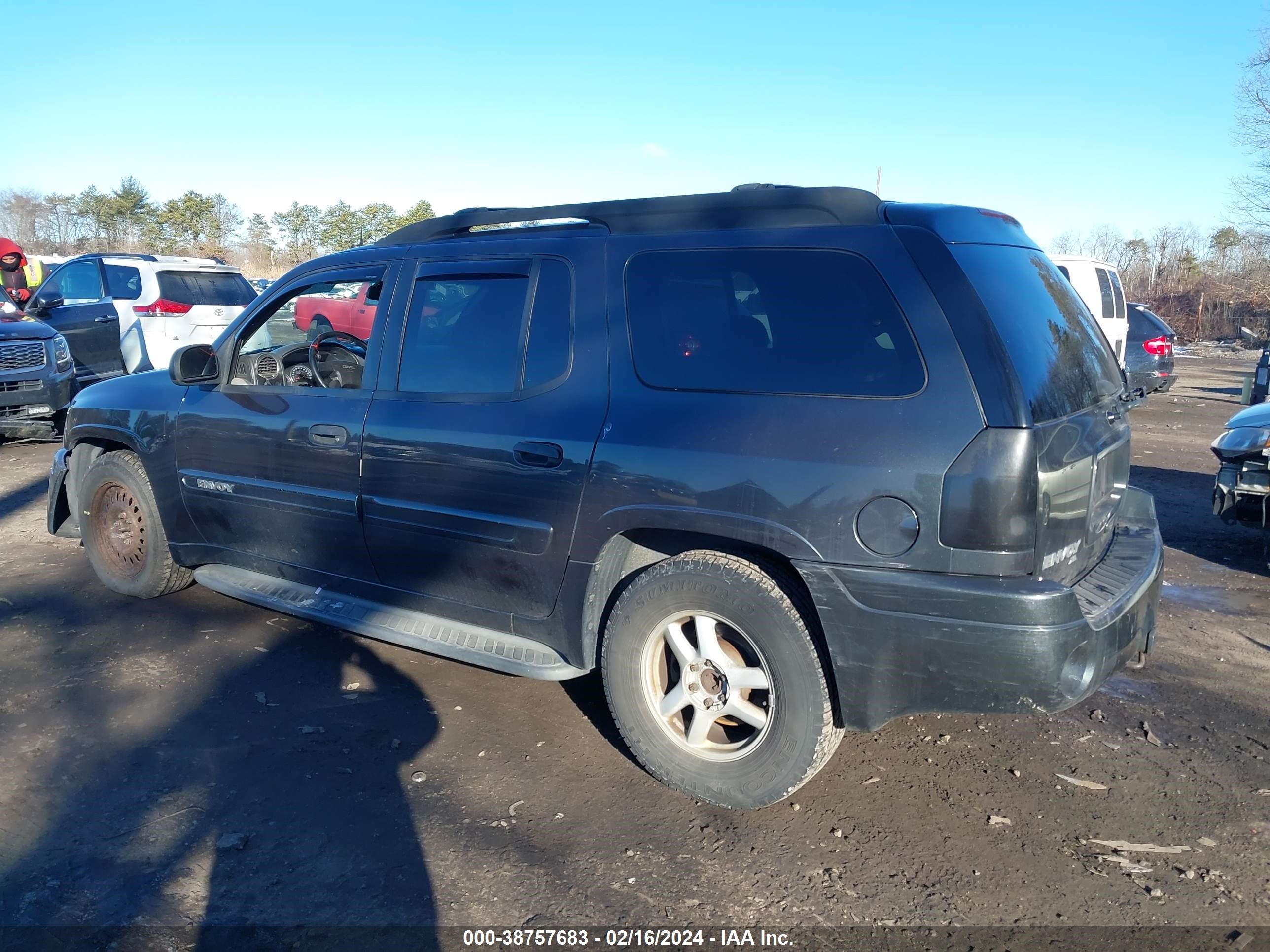 Photo 2 VIN: 1GKET16S846141918 - GMC ENVOY 