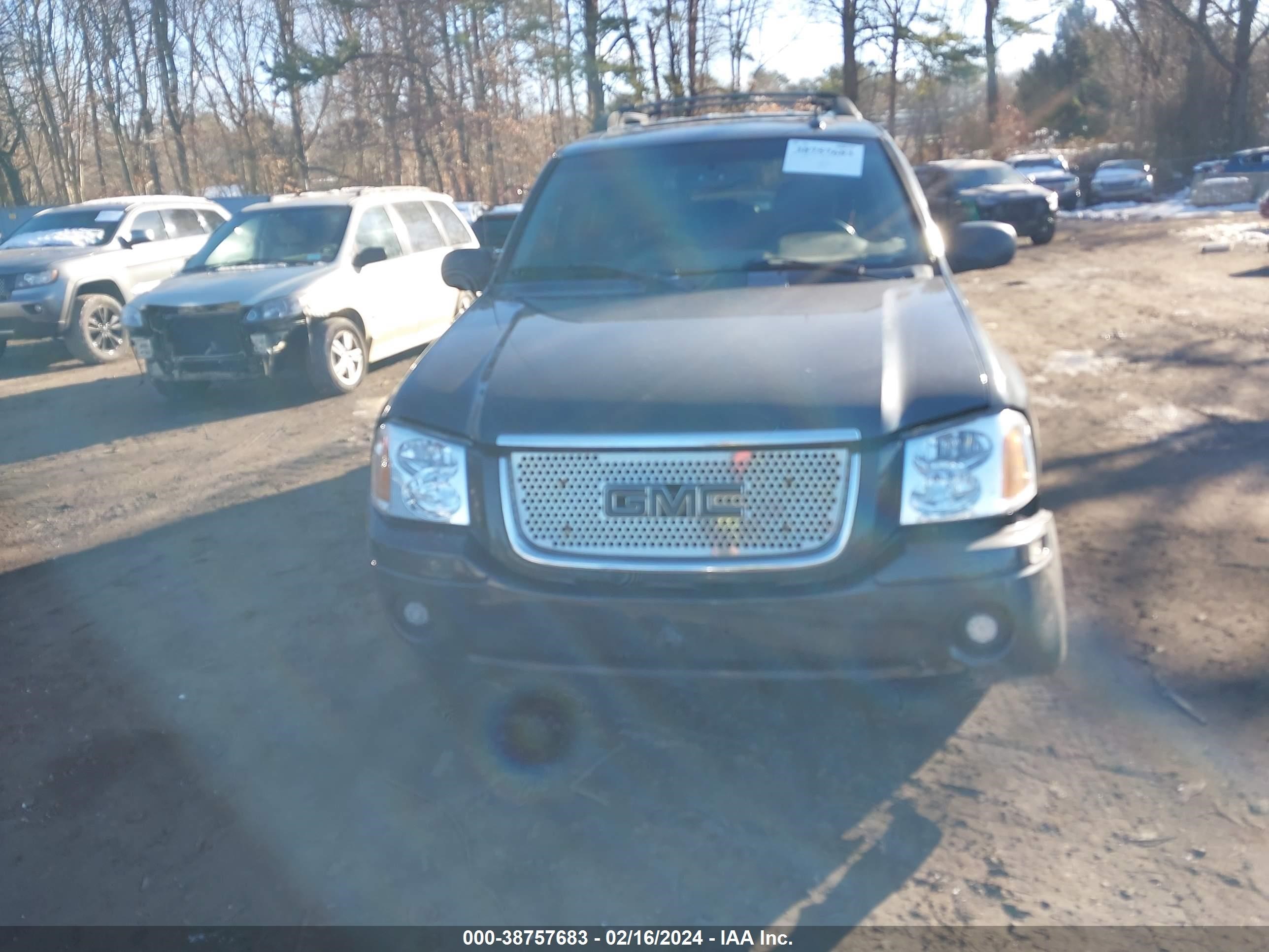 Photo 5 VIN: 1GKET16S846141918 - GMC ENVOY 