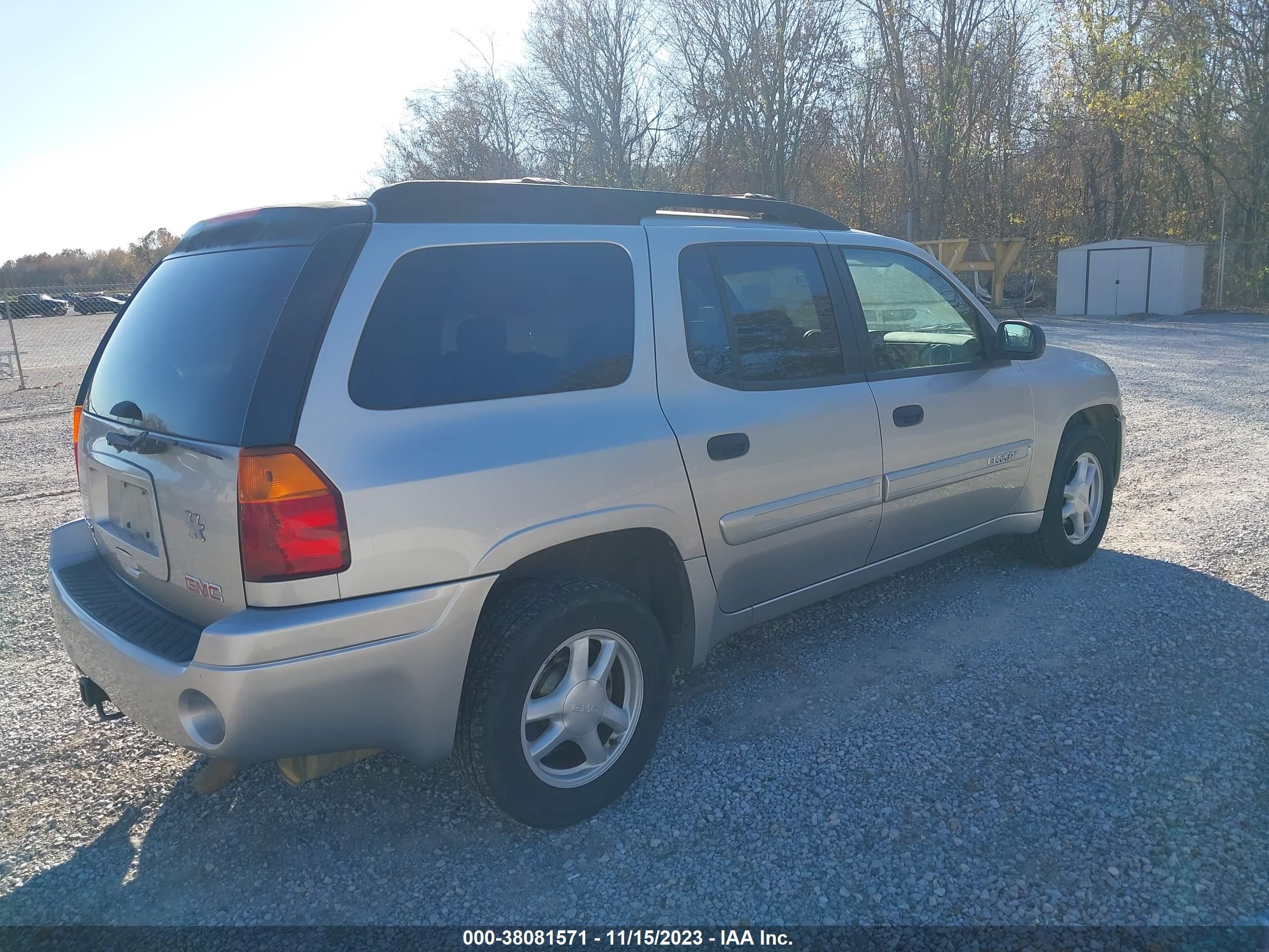 Photo 3 VIN: 1GKET16SX46238991 - GMC ENVOY 