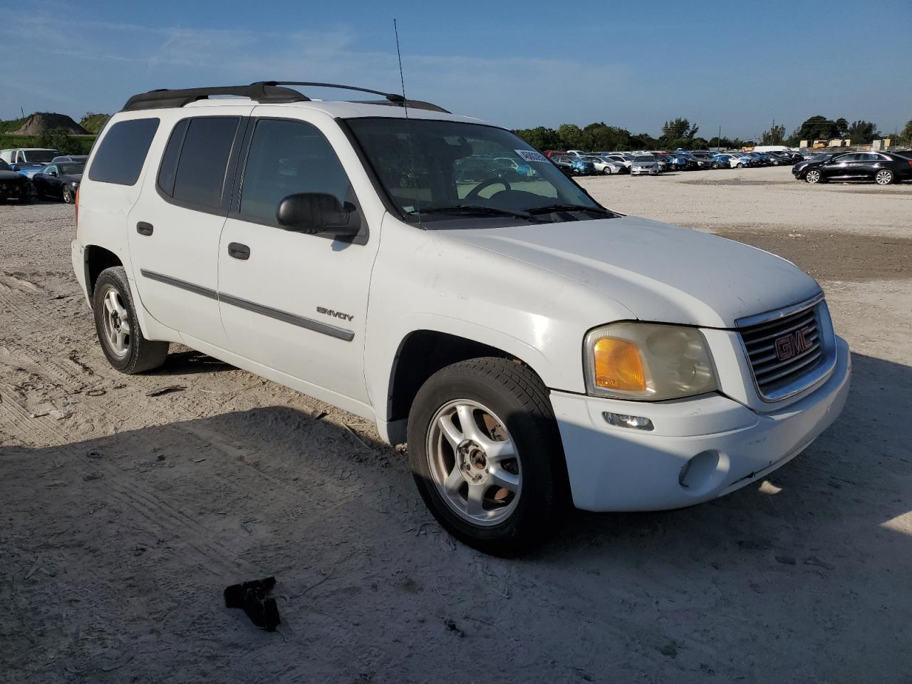 Photo 3 VIN: 1GKET16SX66125061 - GMC ENVOY 