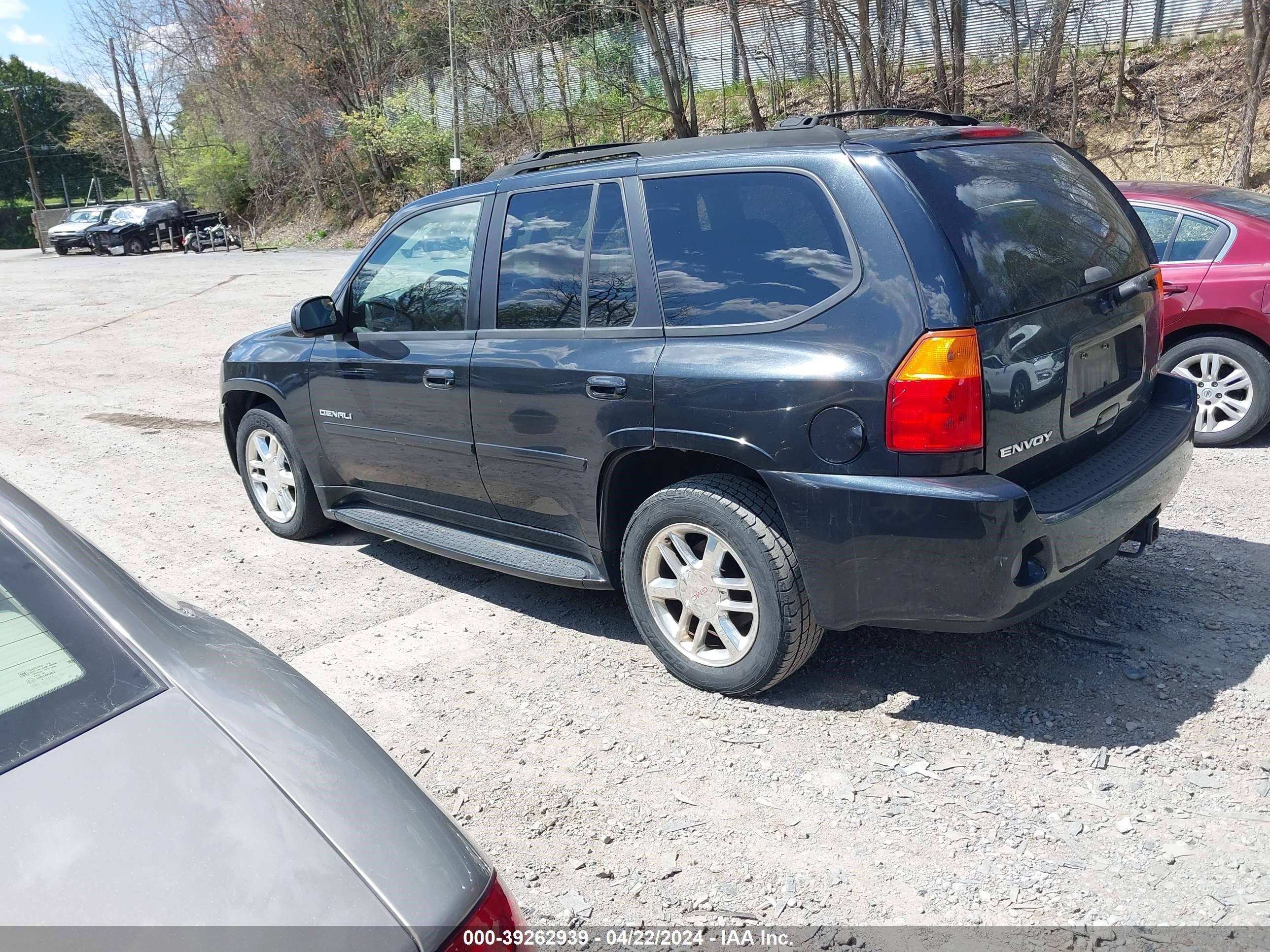 Photo 2 VIN: 1GKET53M992103691 - GMC ENVOY 