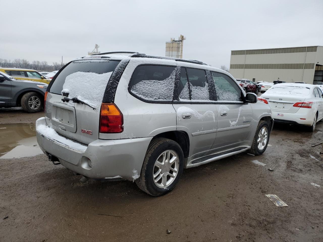 Photo 2 VIN: 1GKET63M462122389 - GMC ENVOY 