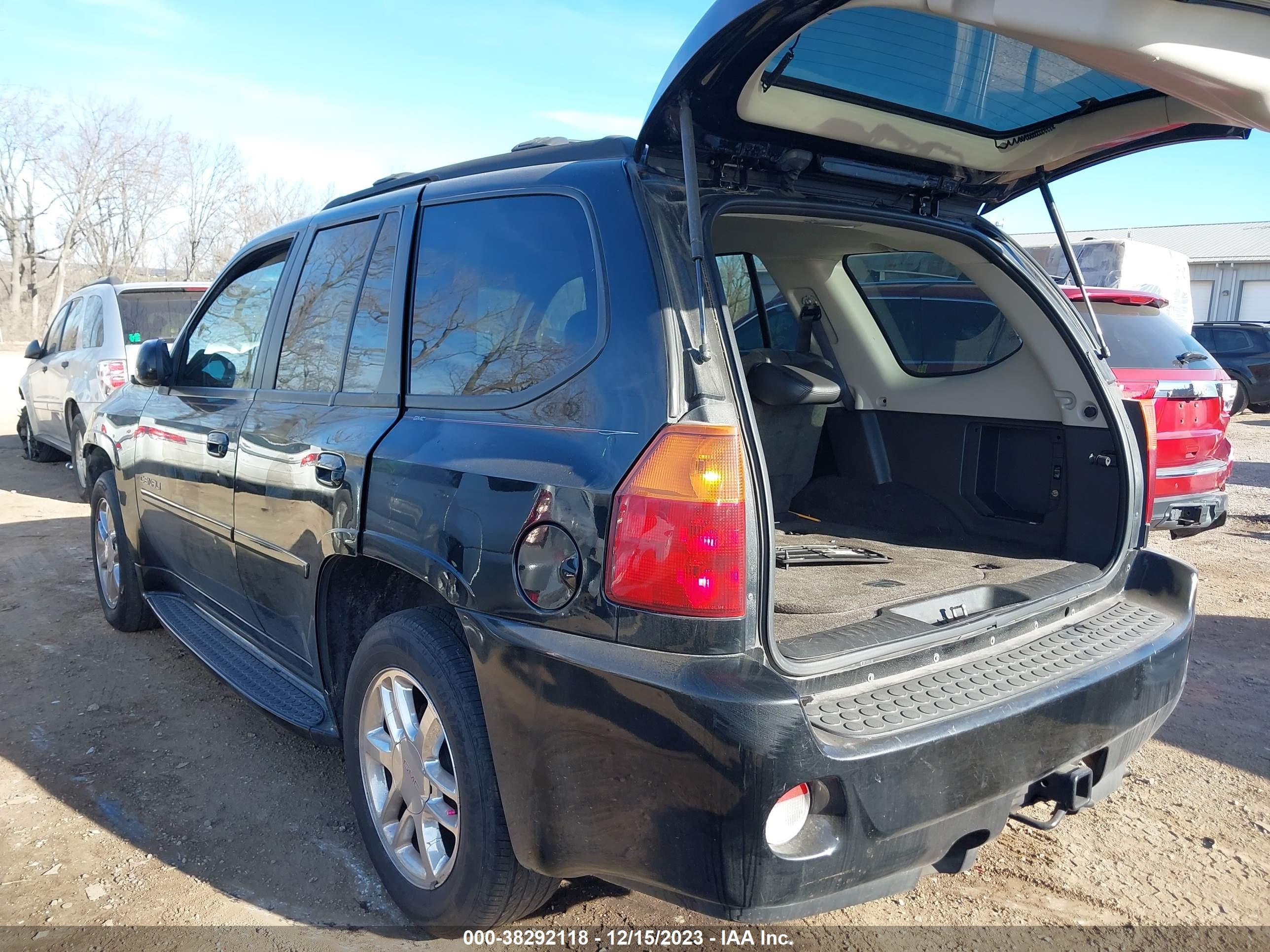 Photo 2 VIN: 1GKET63M462301838 - GMC ENVOY 