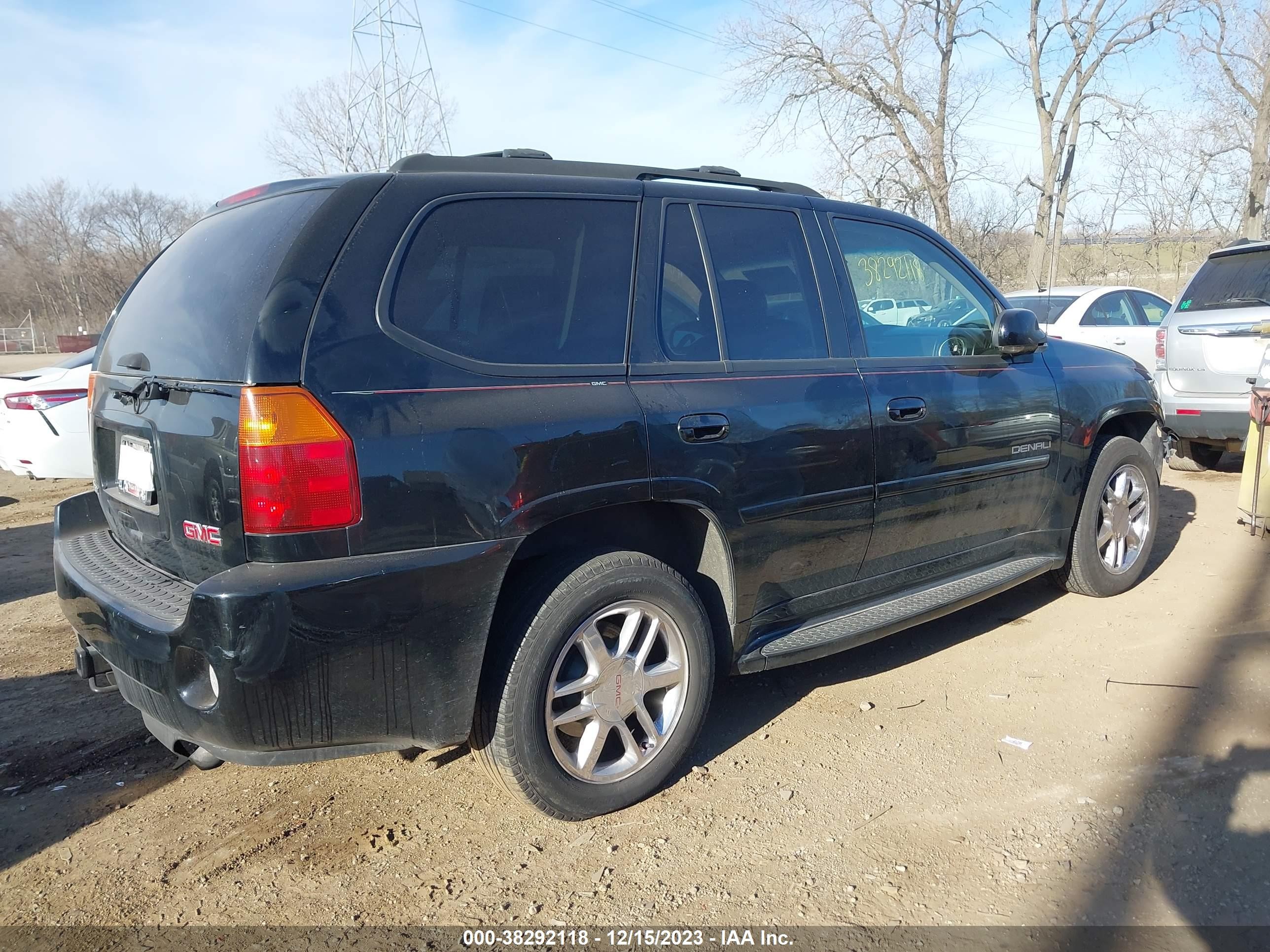 Photo 3 VIN: 1GKET63M462301838 - GMC ENVOY 