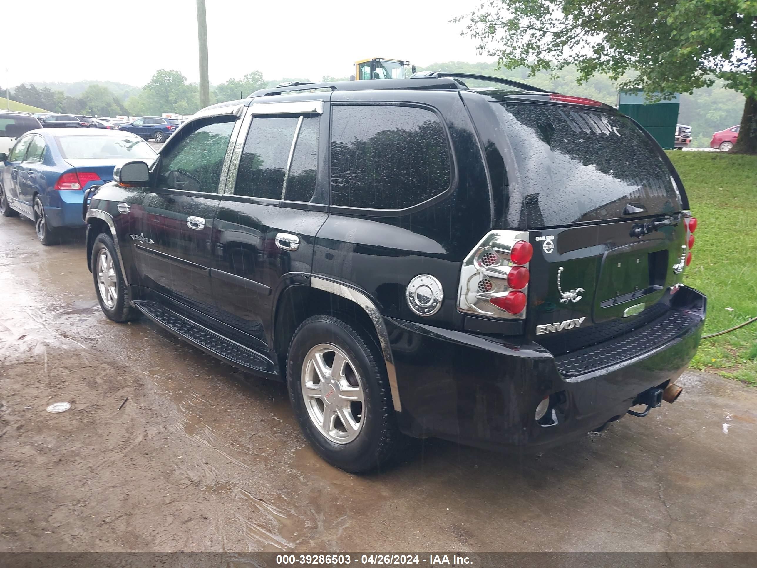 Photo 2 VIN: 1GKET63M652312211 - GMC ENVOY 