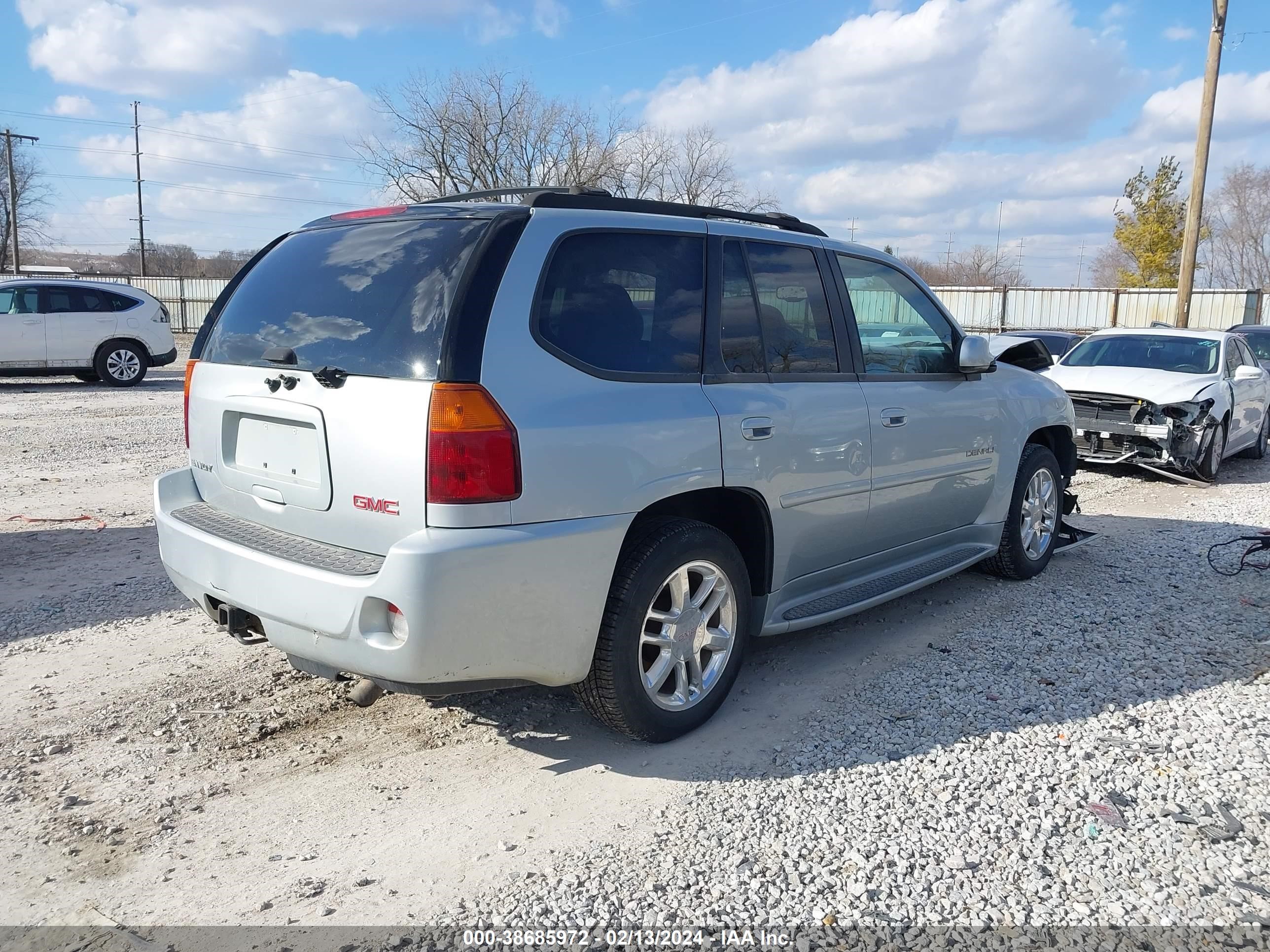 Photo 3 VIN: 1GKET63M672195412 - GMC ENVOY 