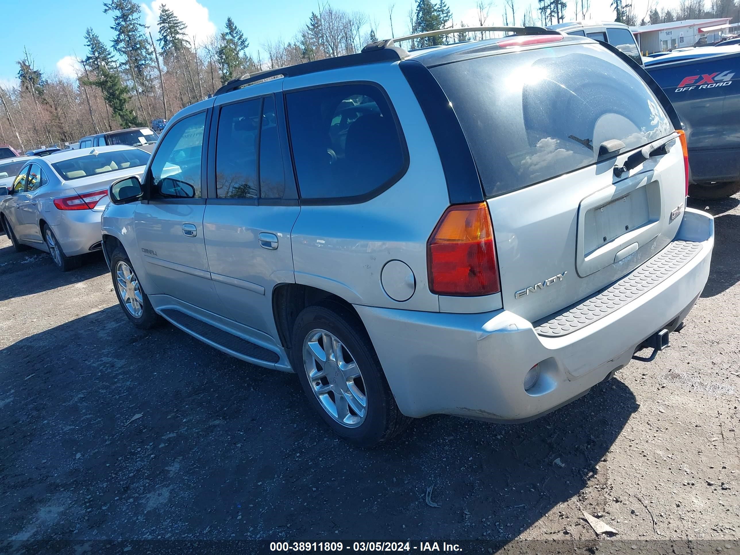 Photo 2 VIN: 1GKET63M672202424 - GMC ENVOY 