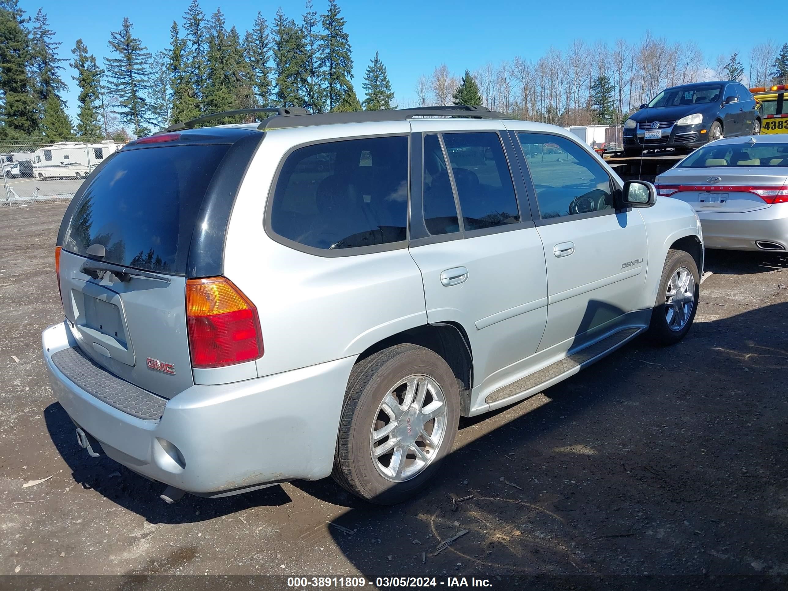 Photo 3 VIN: 1GKET63M672202424 - GMC ENVOY 