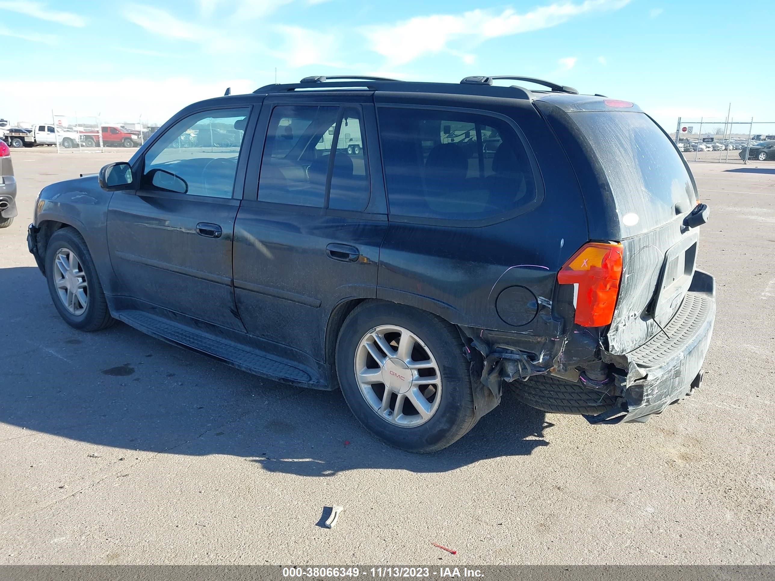 Photo 2 VIN: 1GKET63M682190423 - GMC ENVOY 