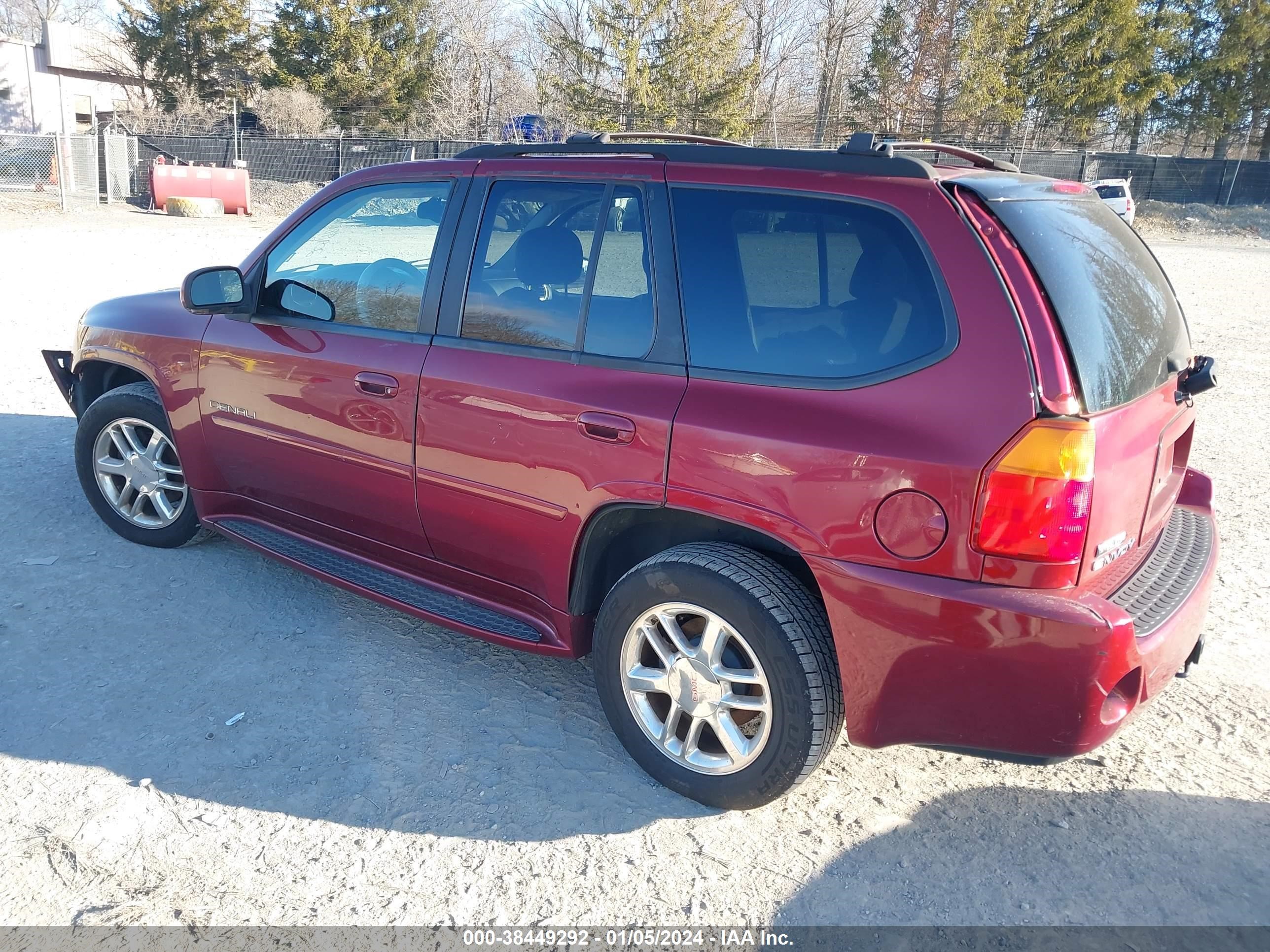 Photo 2 VIN: 1GKET63M982253336 - GMC ENVOY 