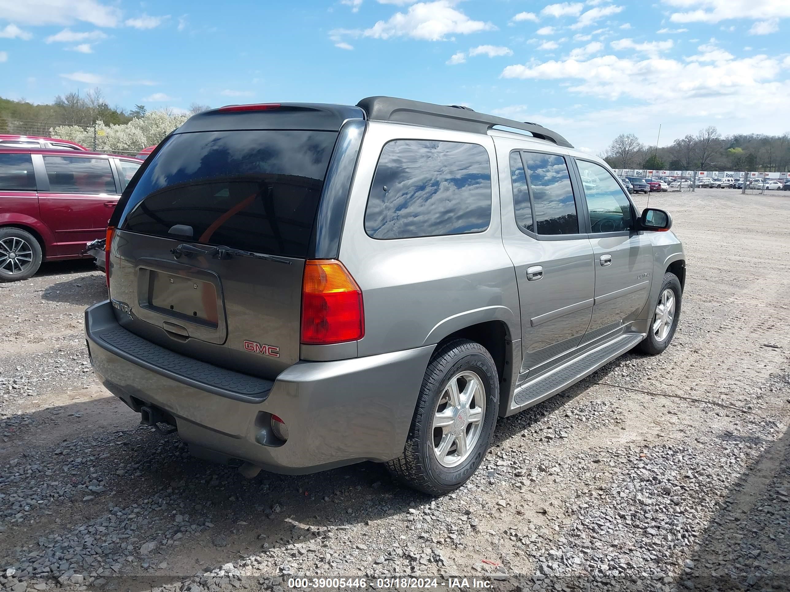 Photo 3 VIN: 1GKET66M056187842 - GMC ENVOY 