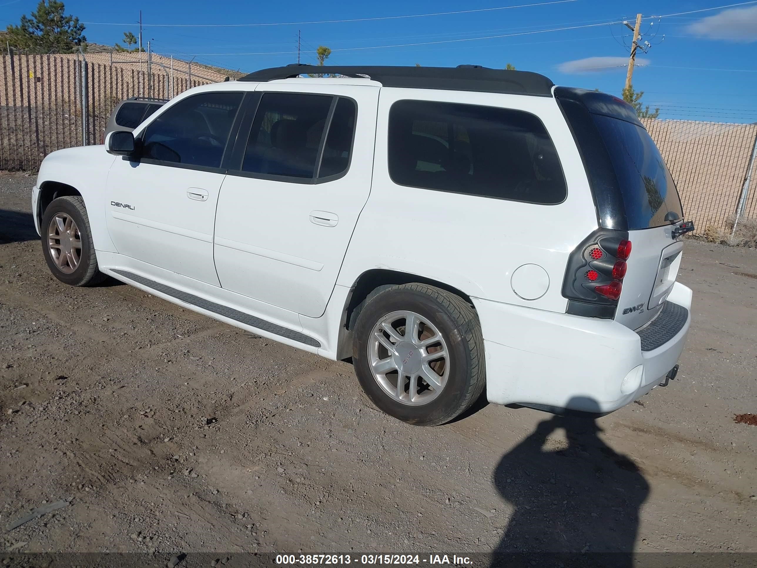 Photo 2 VIN: 1GKET66M966142528 - GMC ENVOY 