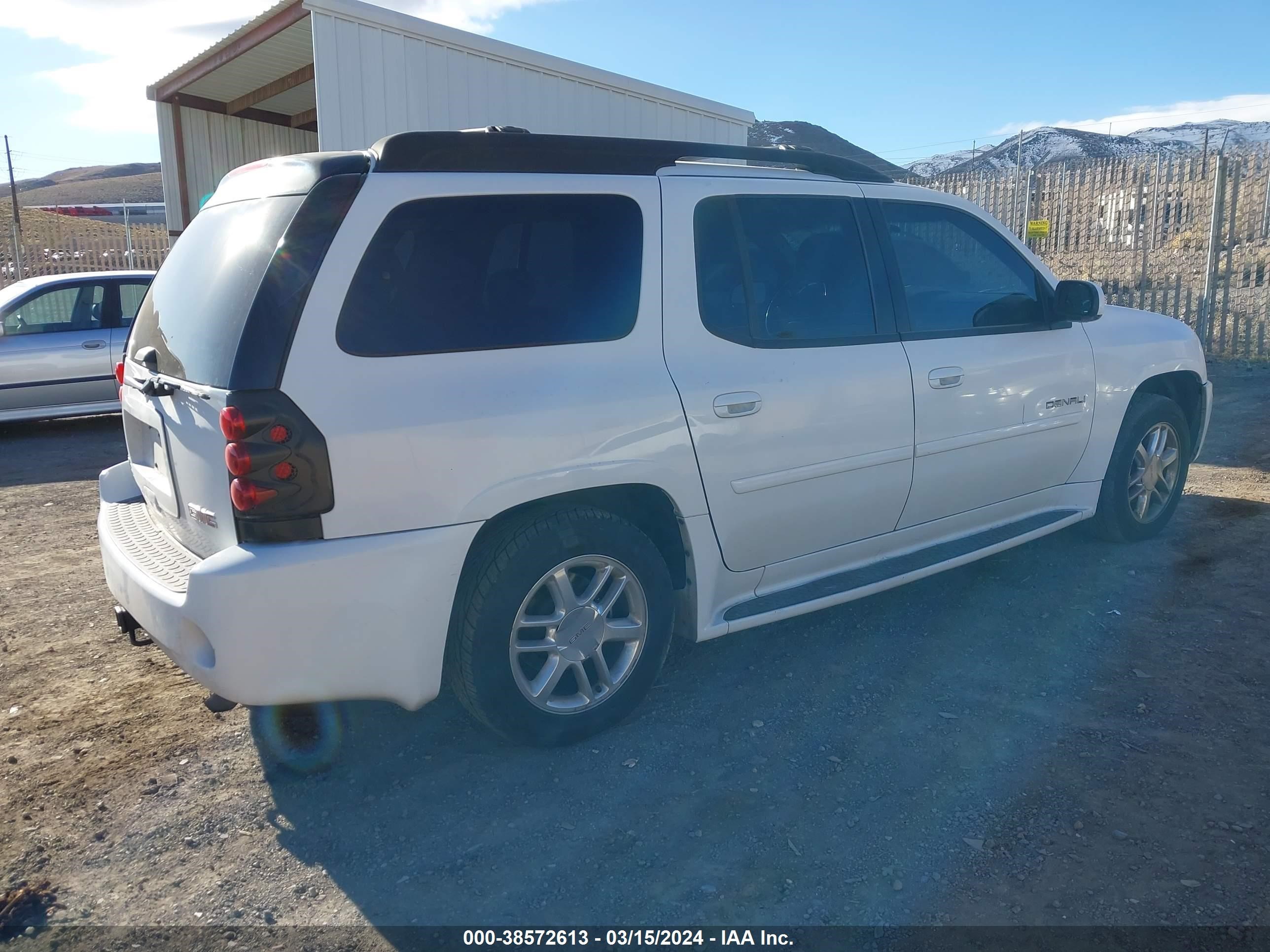 Photo 3 VIN: 1GKET66M966142528 - GMC ENVOY 