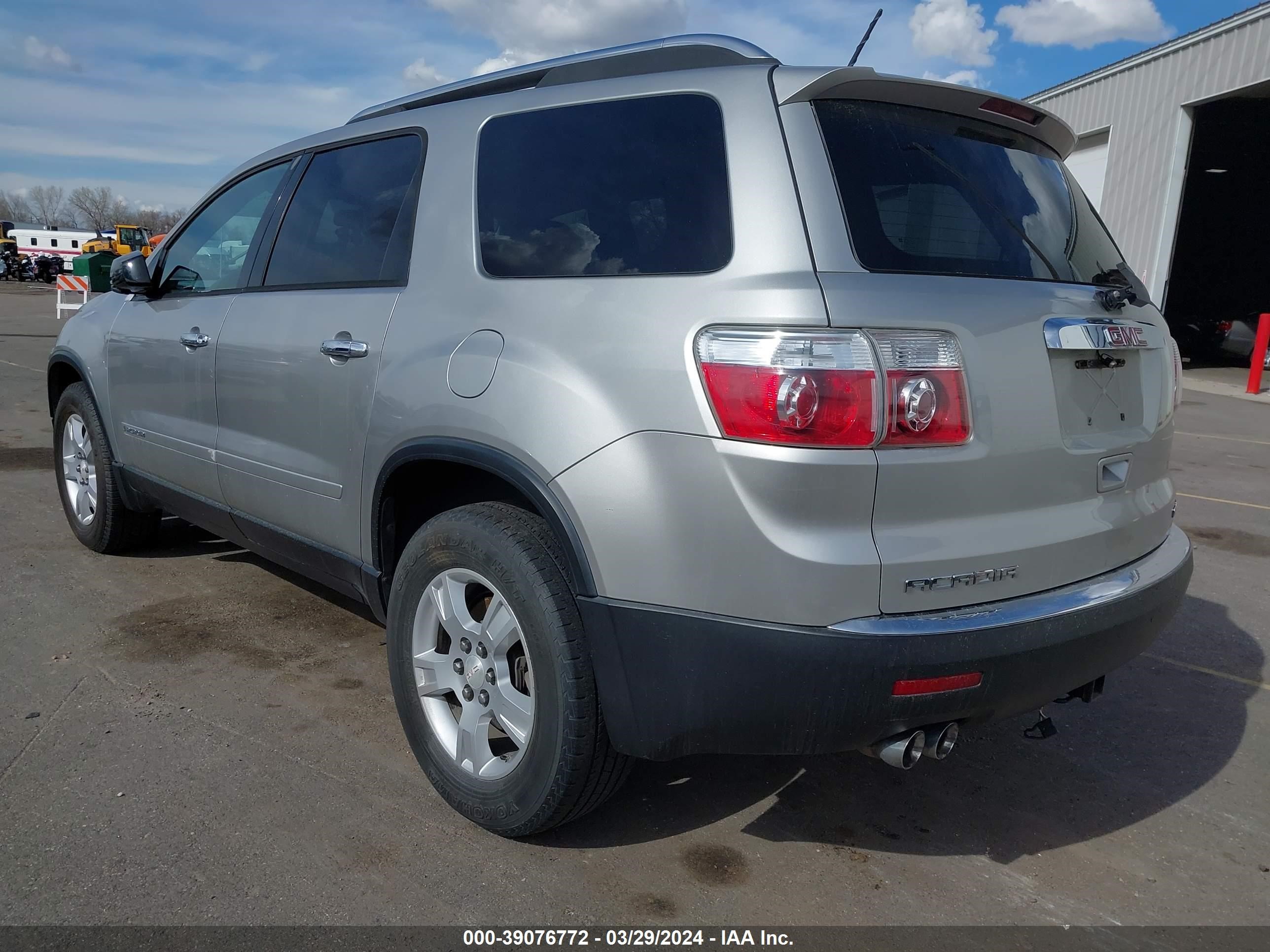 Photo 2 VIN: 1GKEV13717J114572 - GMC ACADIA 