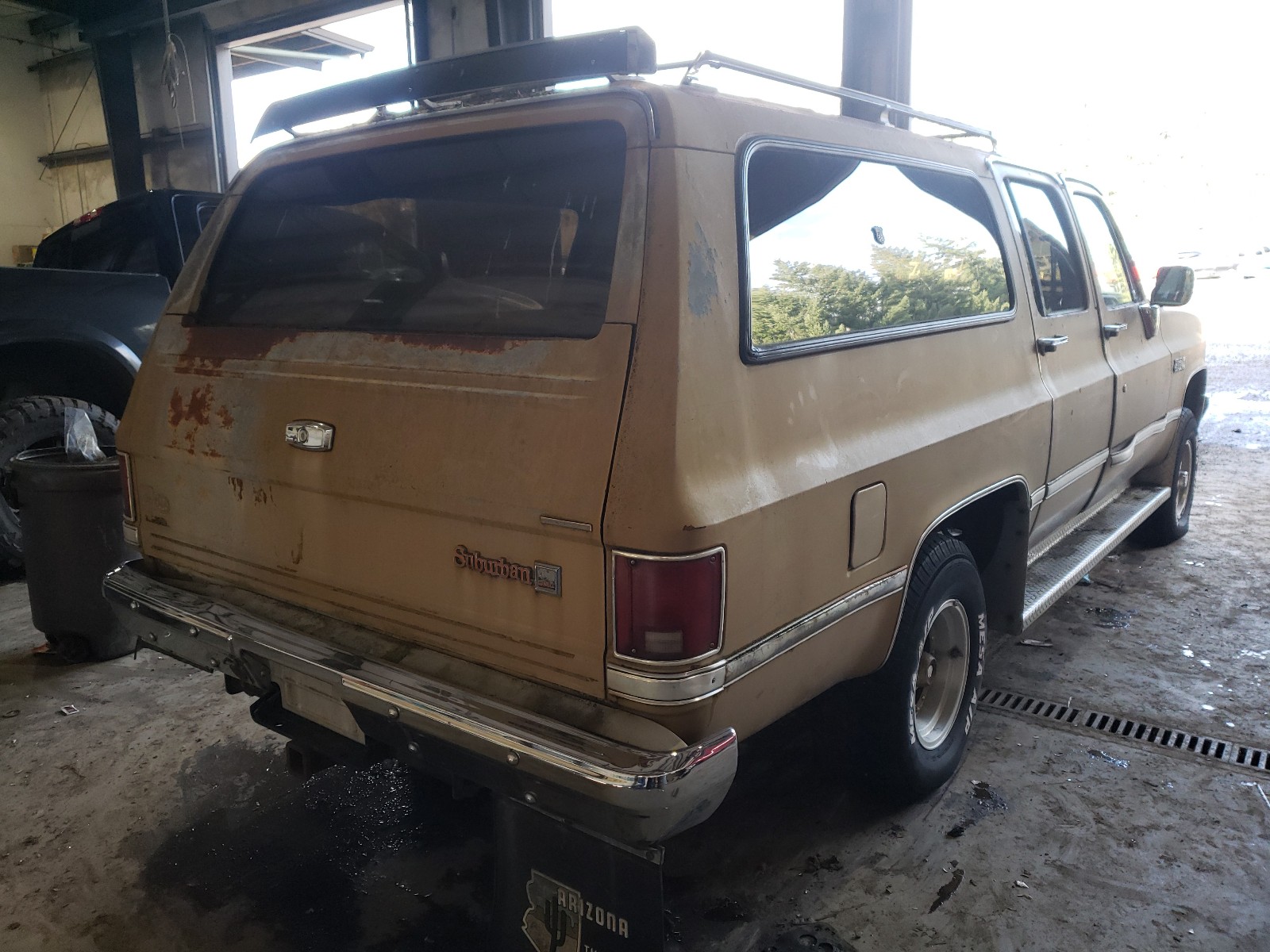 Photo 3 VIN: 1GKEV16K9JF530203 - GMC SUBURBAN V 