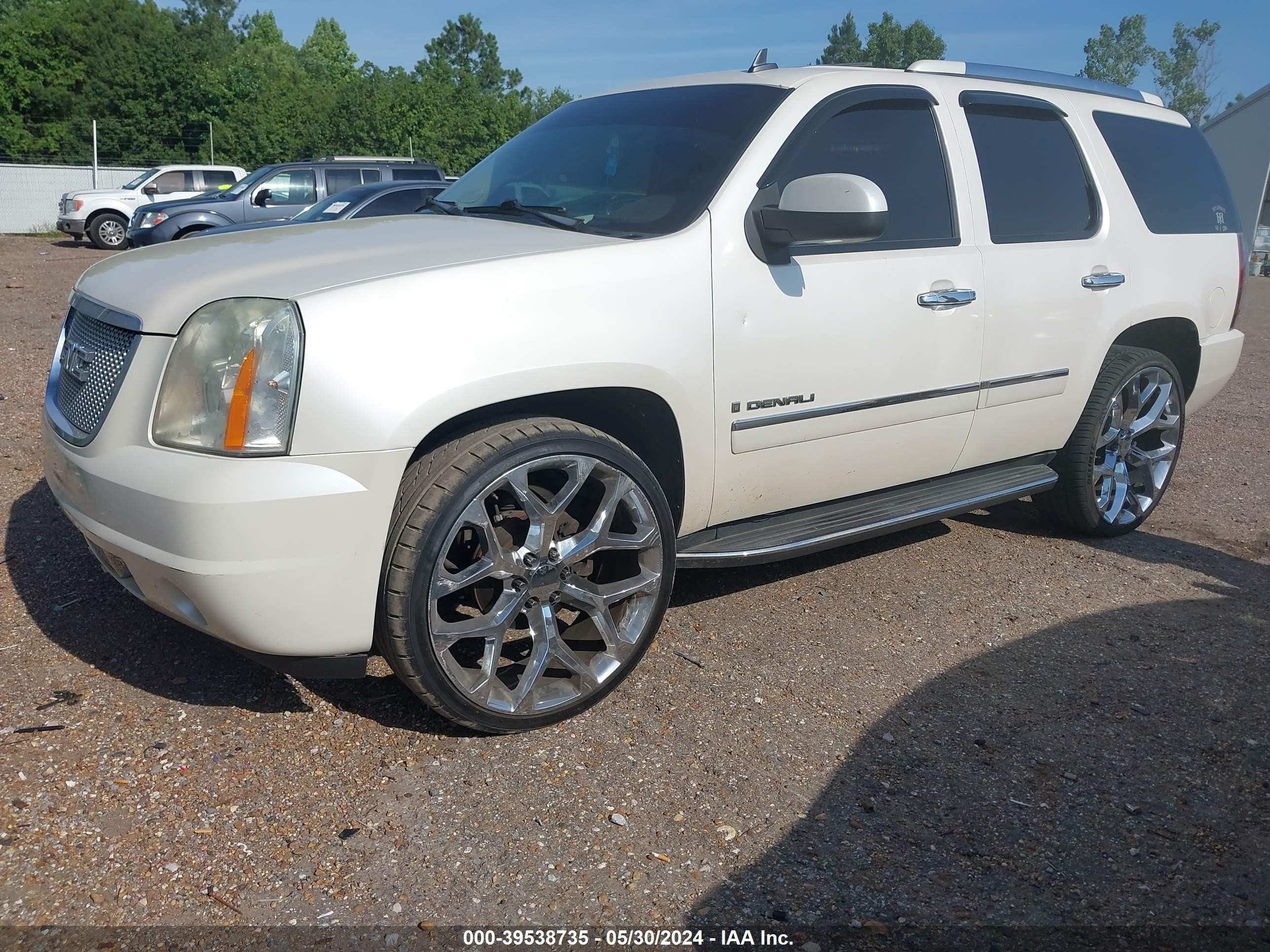 Photo 1 VIN: 1GKFC03219R274898 - GMC YUKON 