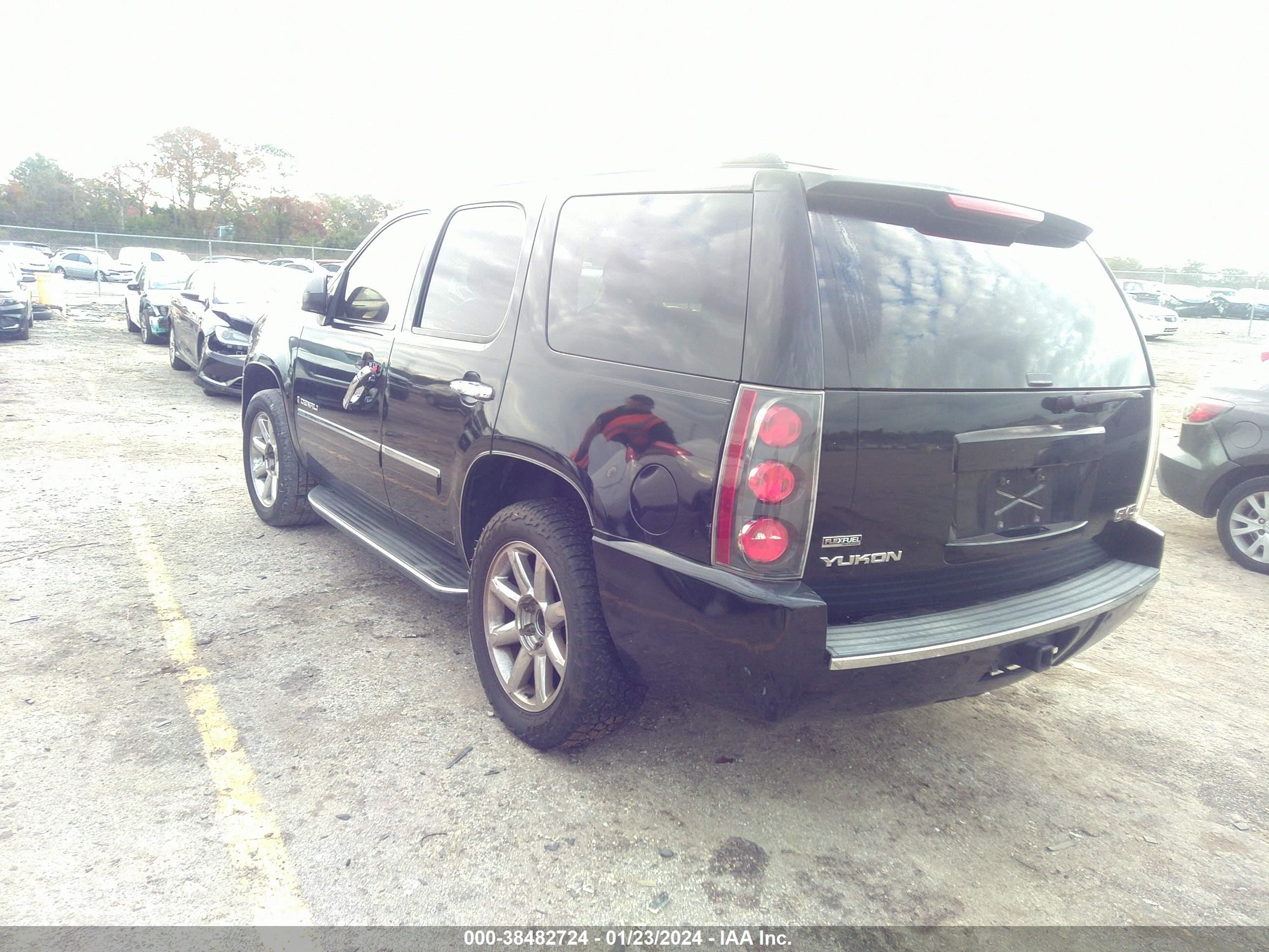 Photo 2 VIN: 1GKFC03259R260731 - GMC YUKON 