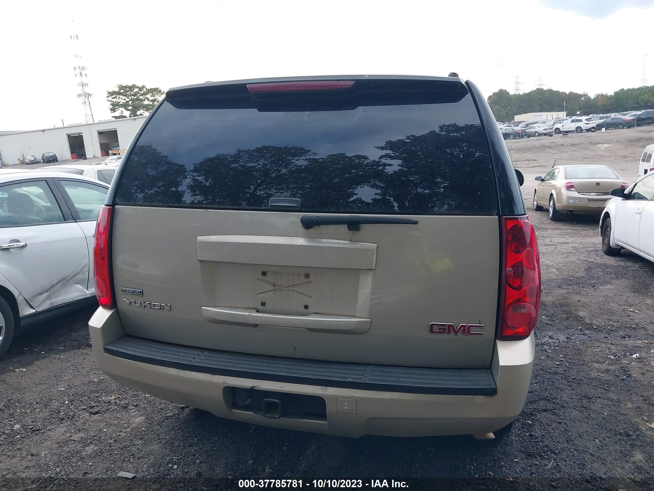 Photo 11 VIN: 1GKFC13007J212005 - GMC YUKON 